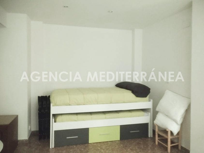 Piso de 6 habitaciones en Navajas en venta - 139.000 € (Ref: 8948990)