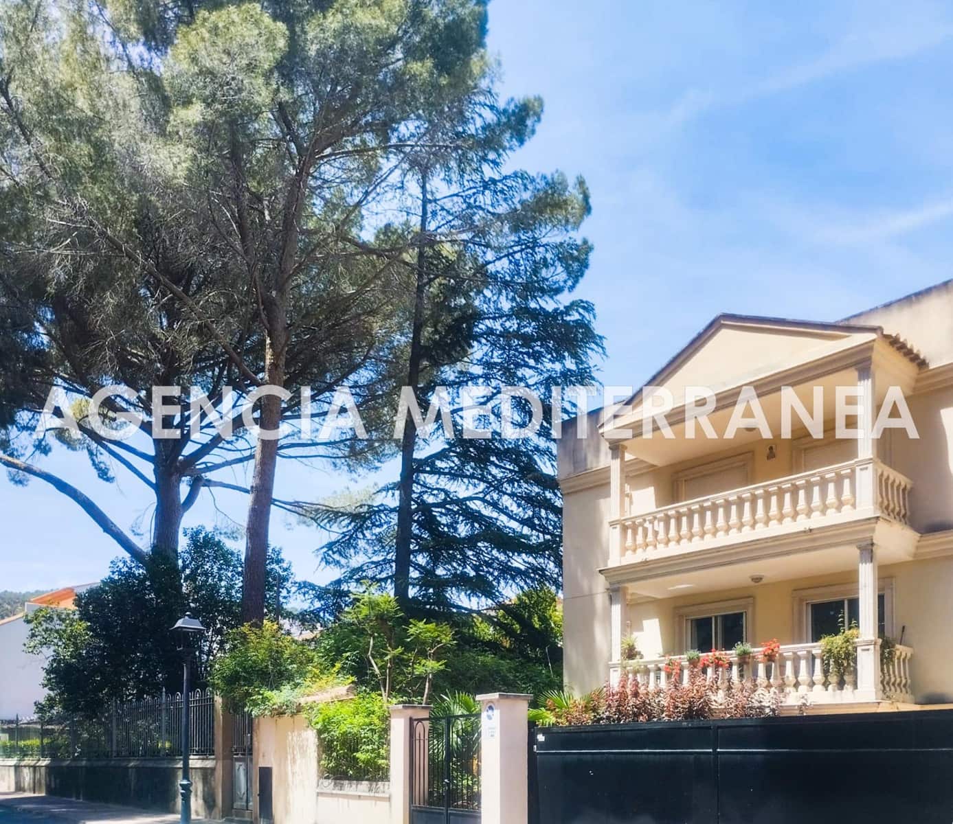 Piso de 6 habitaciones en Navajas en venta - 139.000 € (Ref: 8948990)