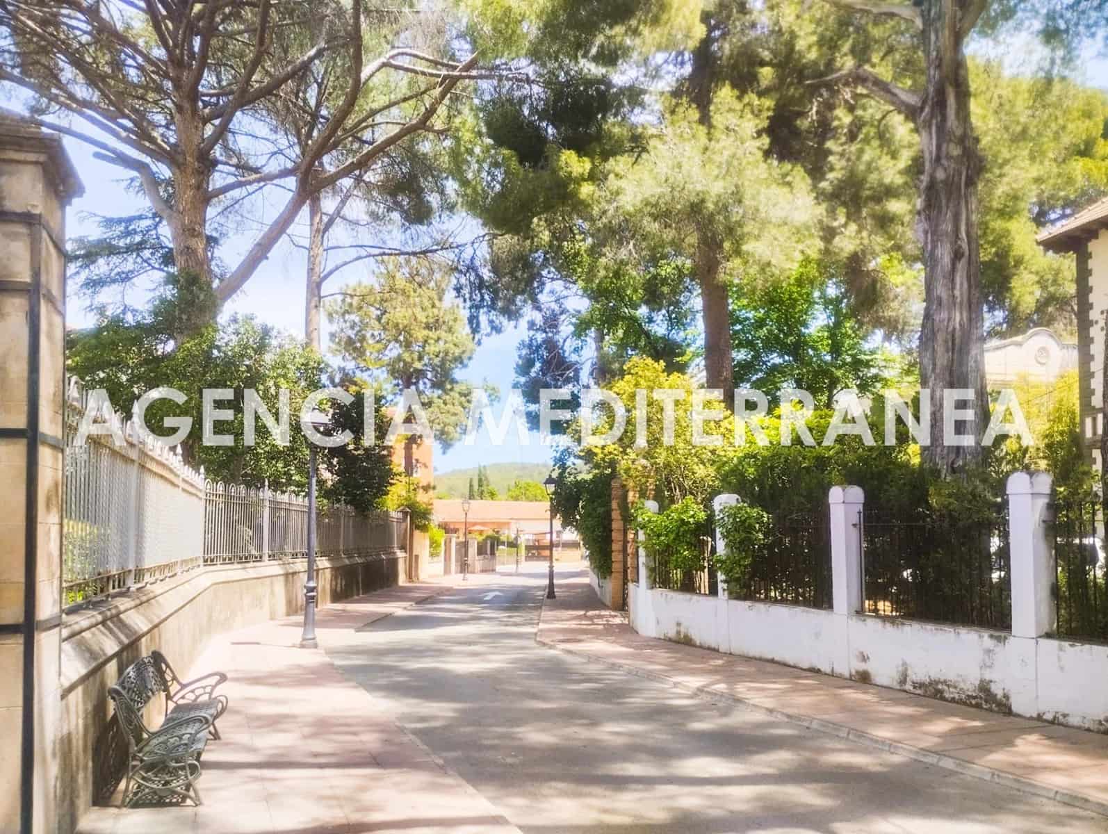 Piso de 6 habitaciones en Navajas en venta - 139.000 € (Ref: 8948990)