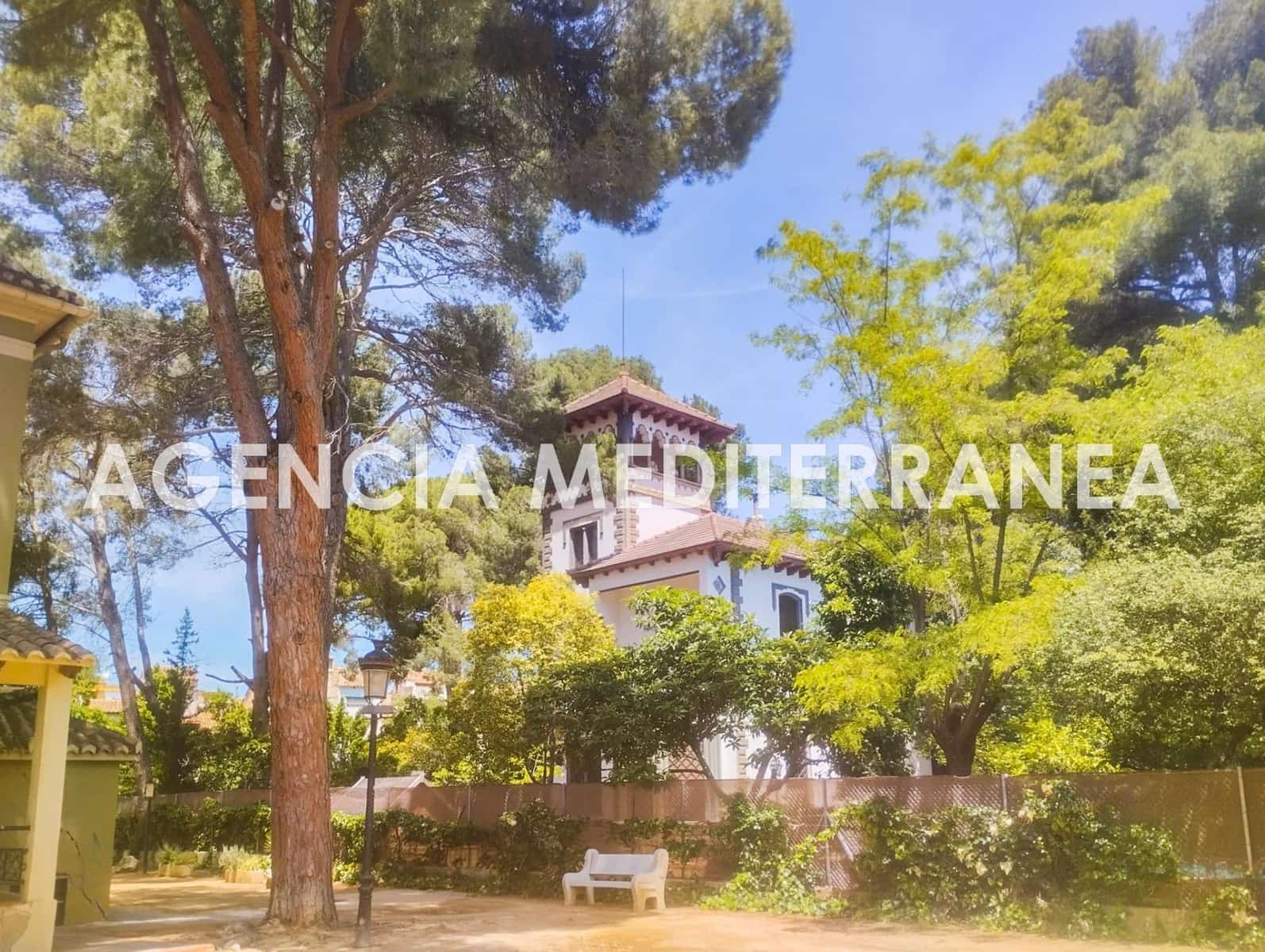 Piso de 6 habitaciones en Navajas en venta - 139.000 € (Ref: 8948990)