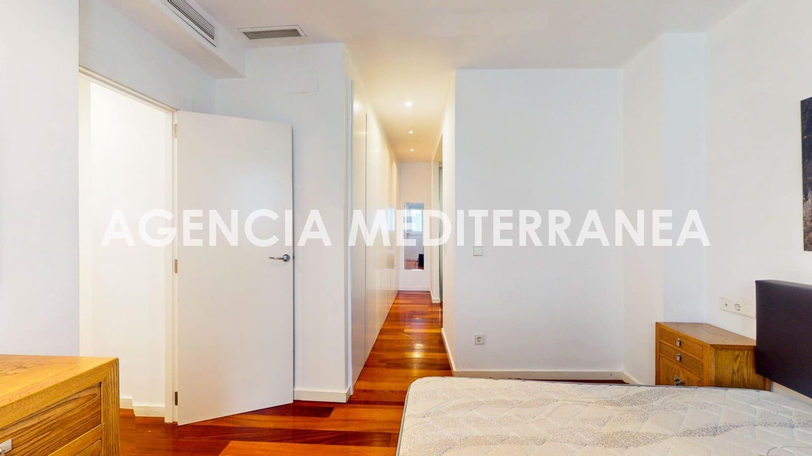 Penthouse de 3 chambres à louer à Valence ville - 3 400 € (Ref: 9001095)