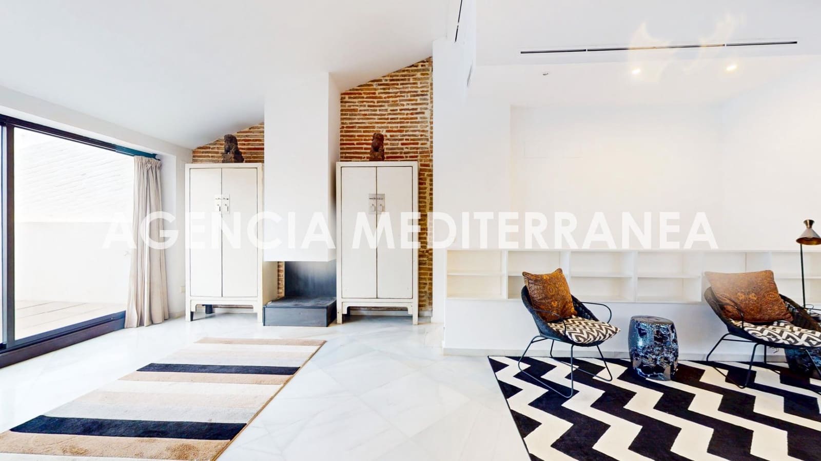 Penthouse de 3 chambres à louer à Valence ville - 3 400 € (Ref: 9001095)