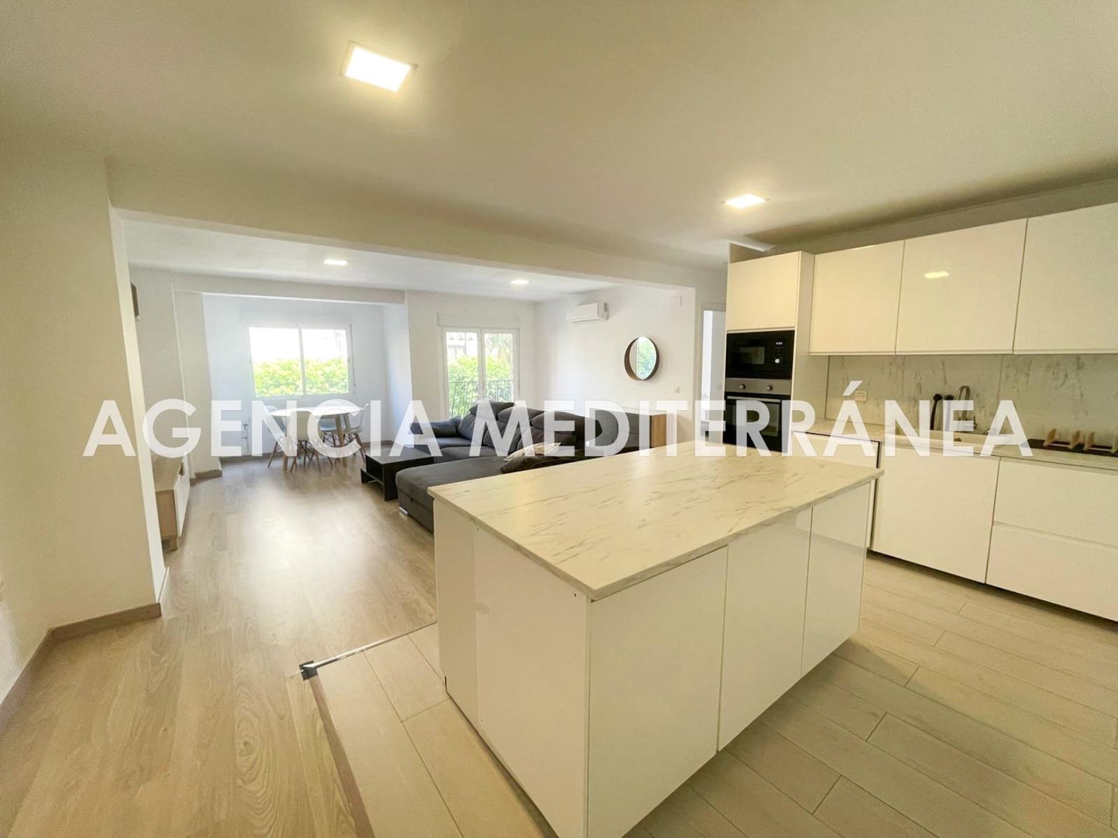 3 slaapkamer Flat te huur in Valencia stad - € 2.000 (Ref: 9023555)