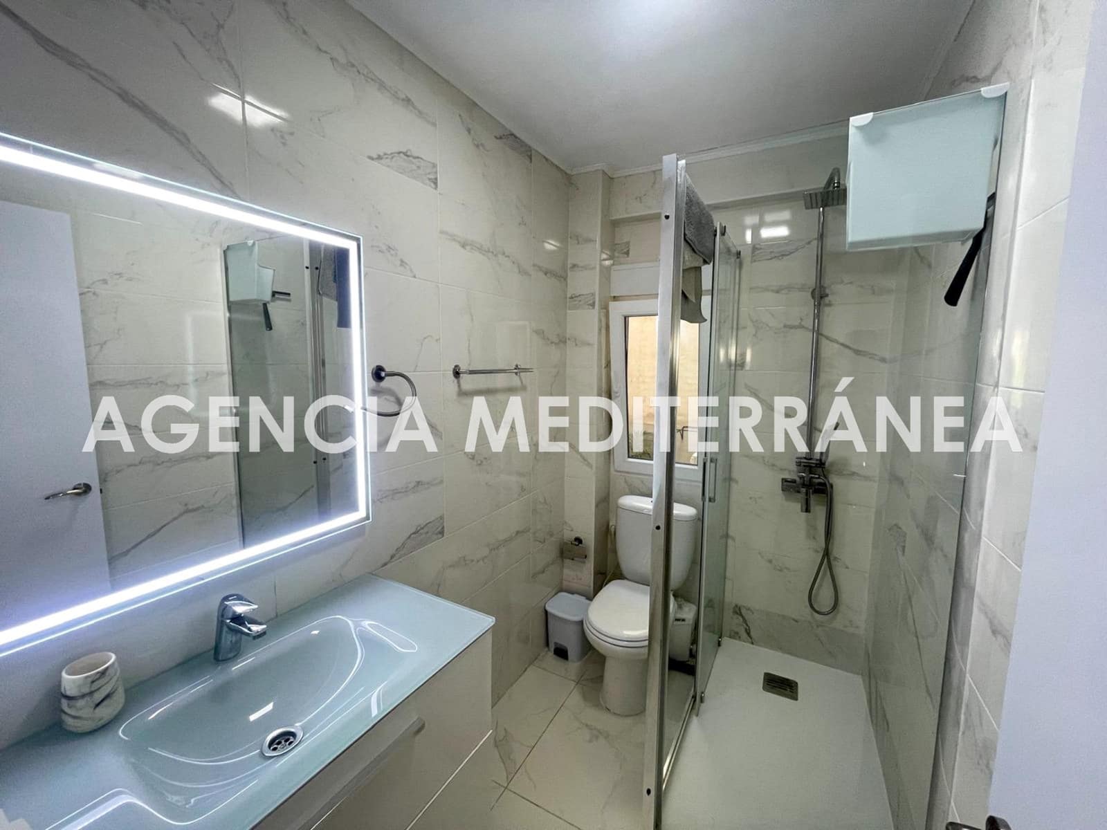 3 slaapkamer Flat te huur in Valencia stad - € 2.000 (Ref: 9023555)