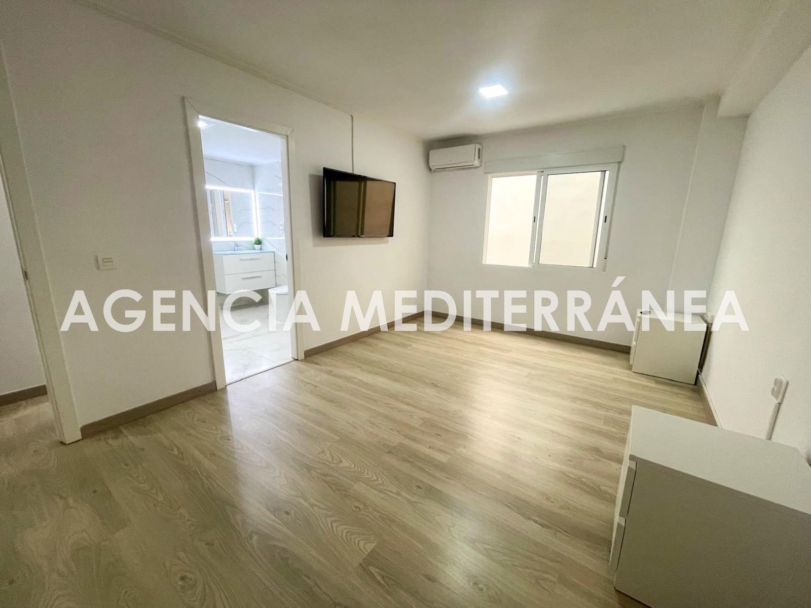 3 slaapkamer Flat te huur in Valencia stad - € 2.000 (Ref: 9023555)
