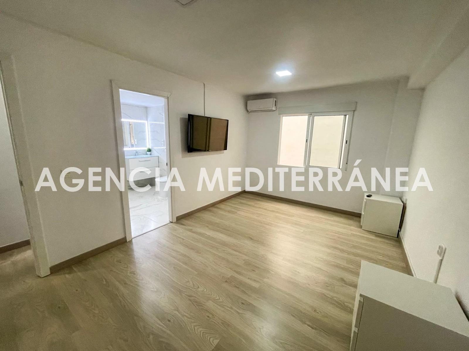 3 slaapkamer Flat te huur in Valencia stad - € 2.000 (Ref: 9023555)