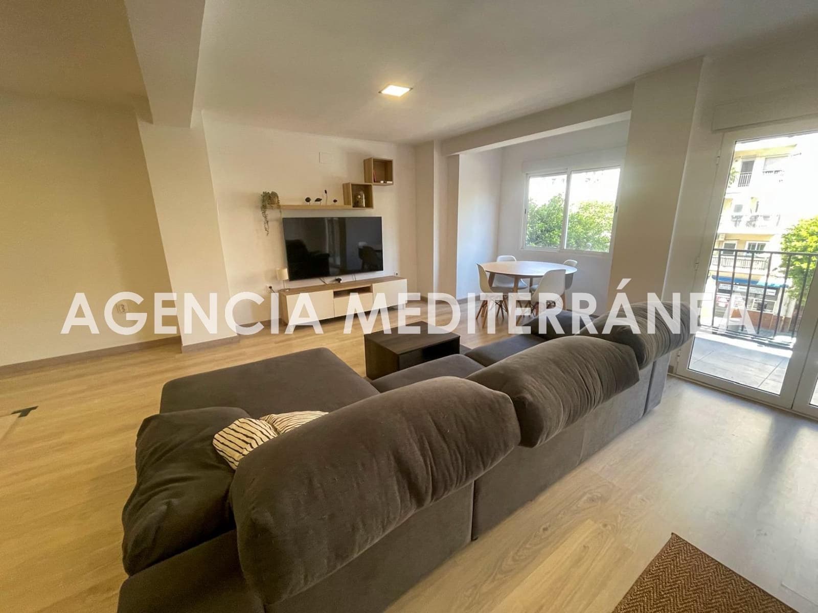 3 slaapkamer Flat te huur in Valencia stad - € 2.000 (Ref: 9023555)