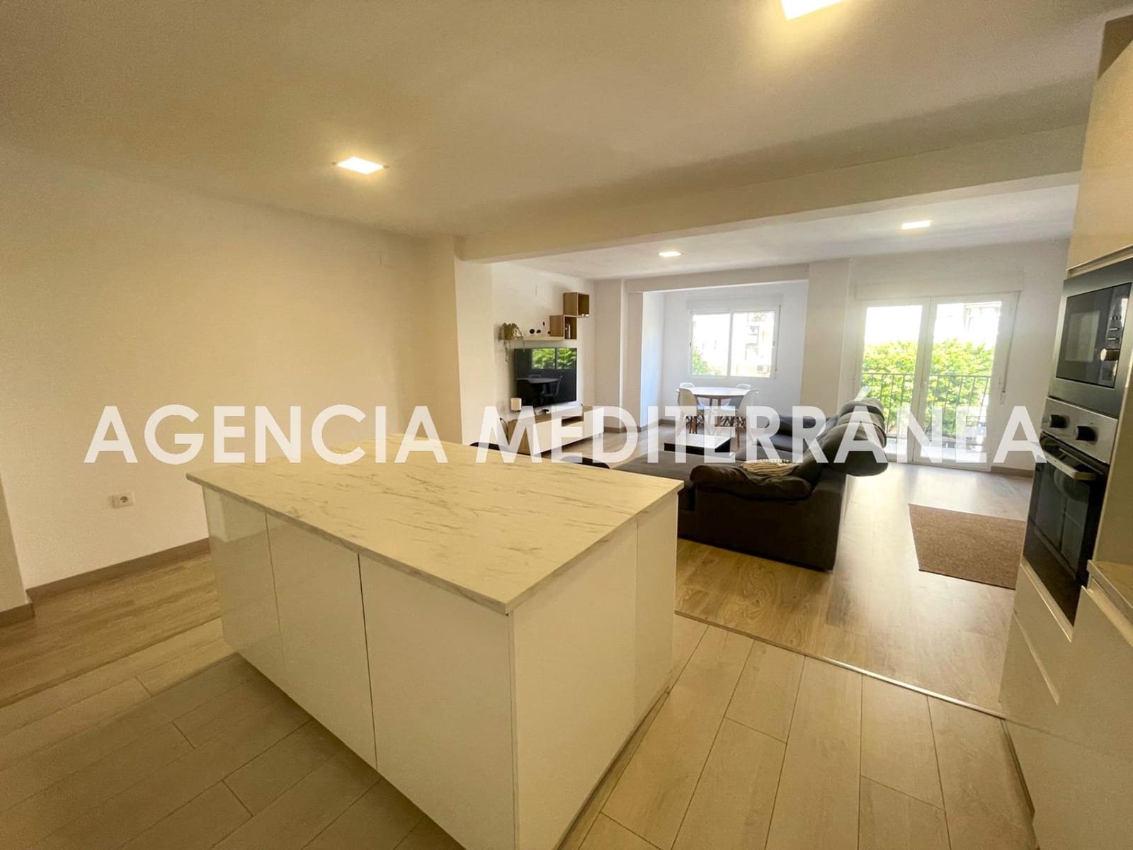 3 slaapkamer Flat te huur in Valencia stad - € 2.000 (Ref: 9023555)