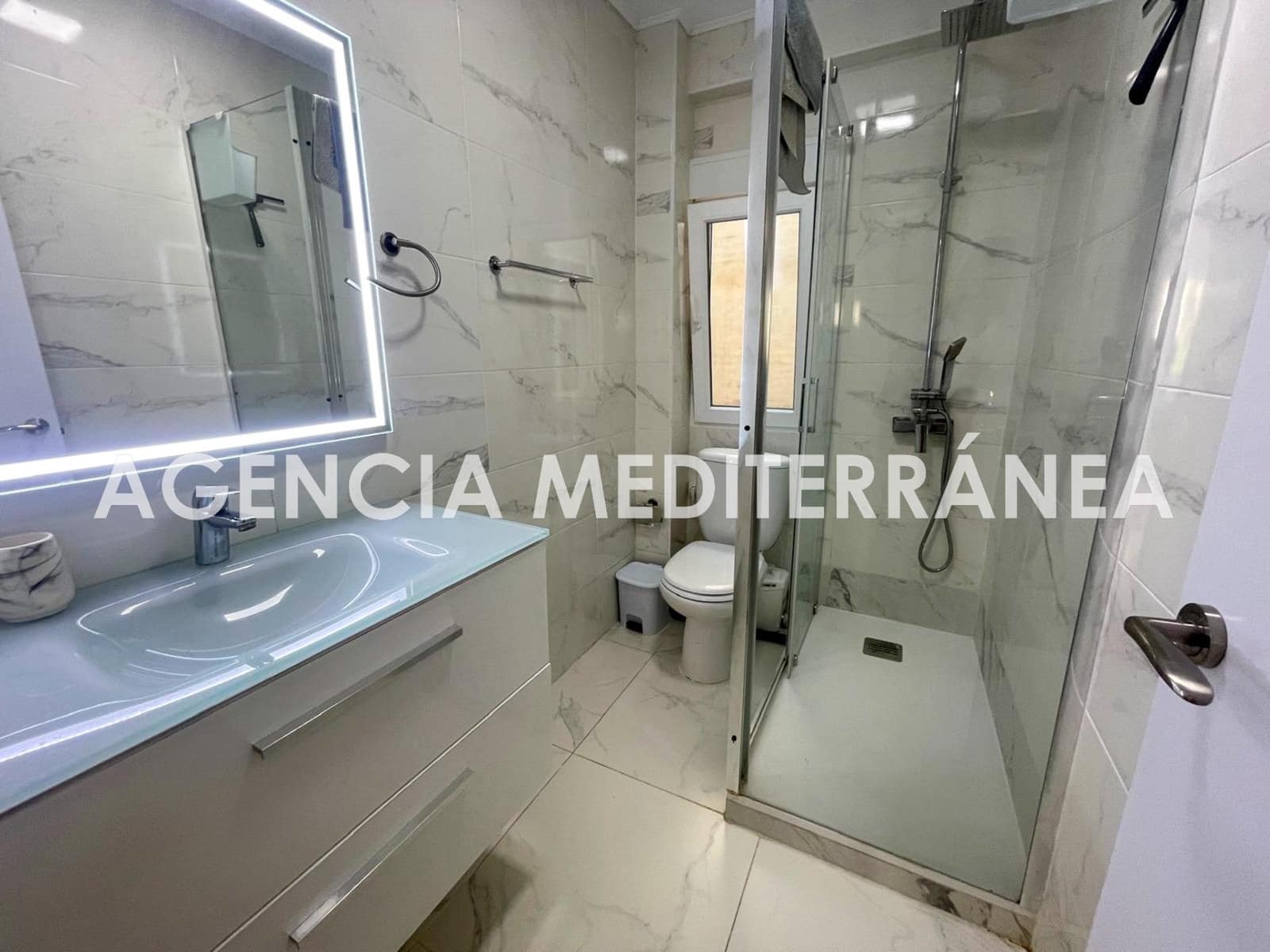 3 slaapkamer Flat te huur in Valencia stad - € 2.000 (Ref: 9023555)