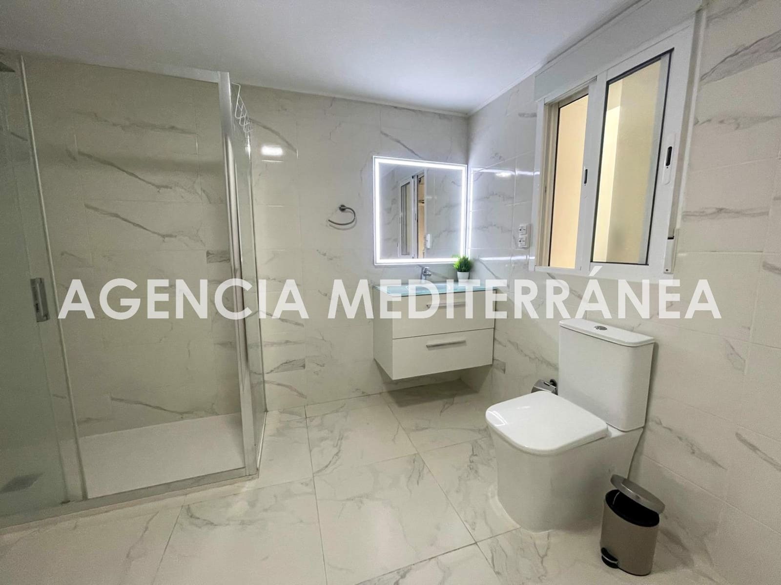 3 slaapkamer Flat te huur in Valencia stad - € 2.000 (Ref: 9023555)