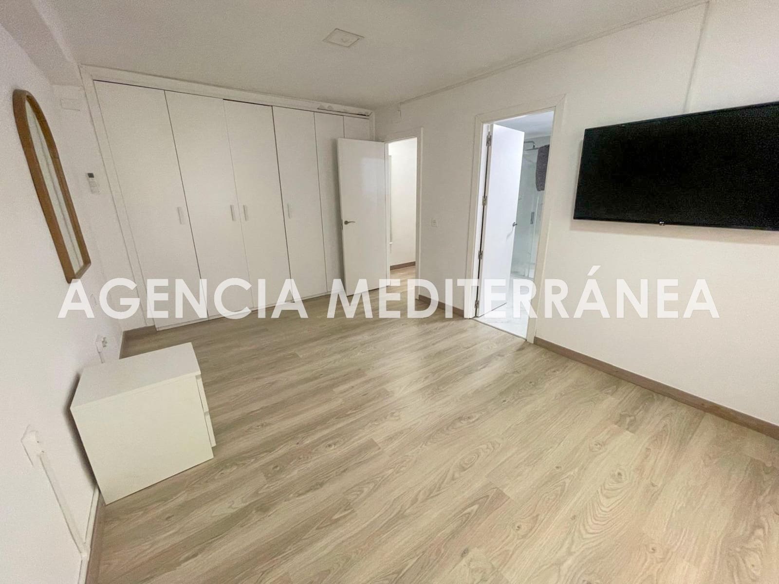 3 slaapkamer Flat te huur in Valencia stad - € 2.000 (Ref: 9023555)