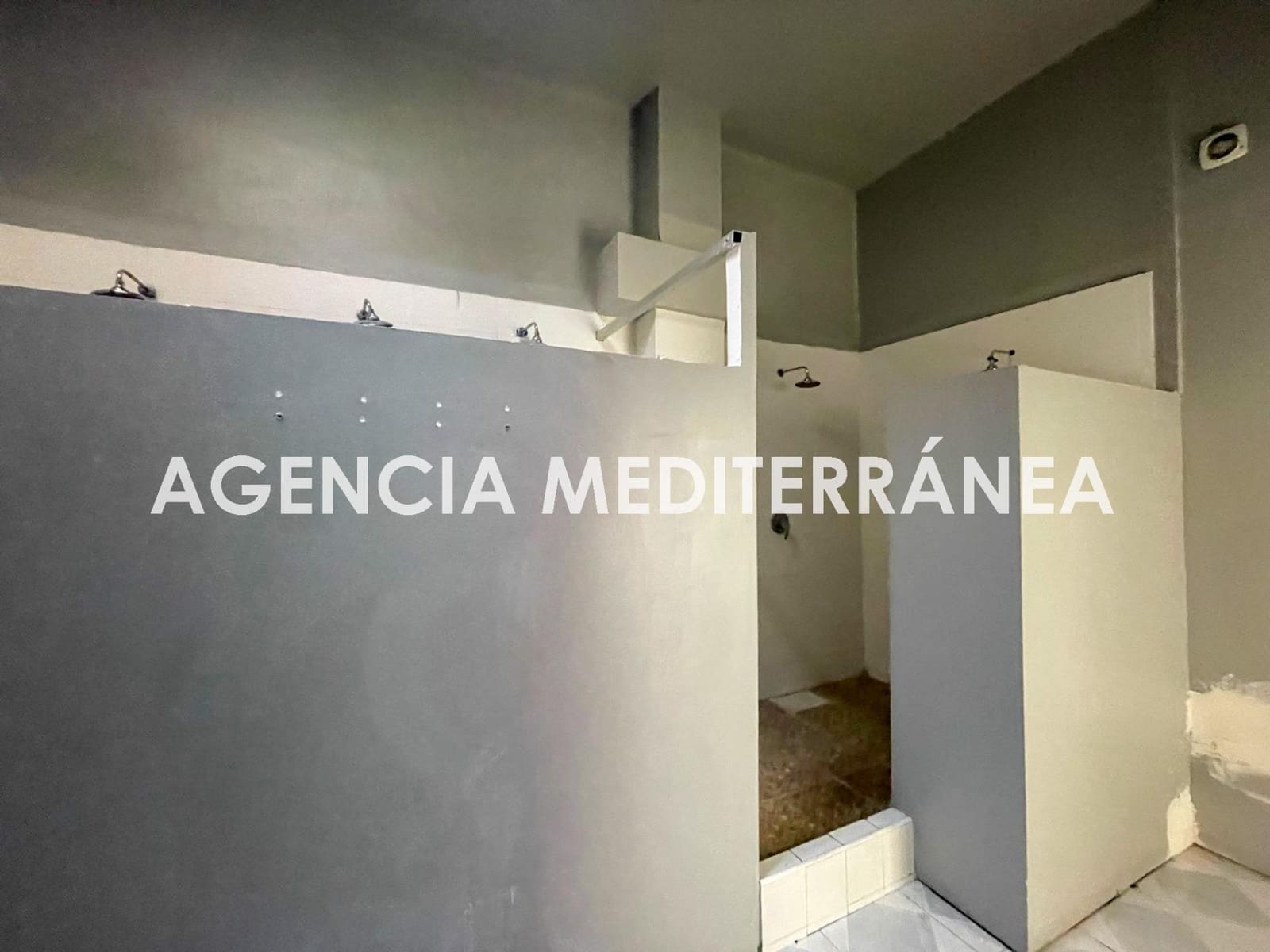 Erhverv til leje i Valencia by - € 1.150 (Ref: 9048891)