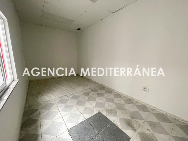 Commerciale da affittare in Torrefiel, Valencia città - 1.150 € (Rif: 9048891)