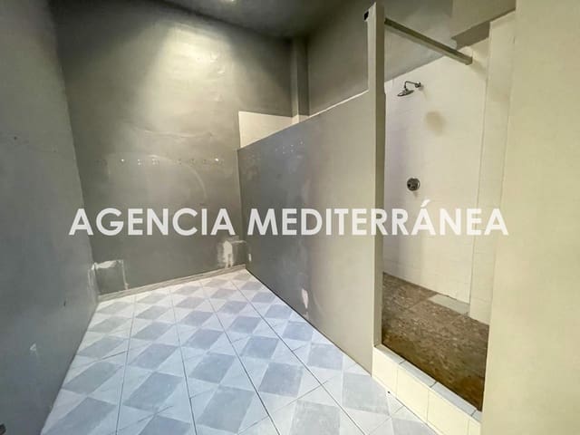 Erhverv til salg i Torrefiel, Valencia by - € 199.000 (Ref: 9048892)
