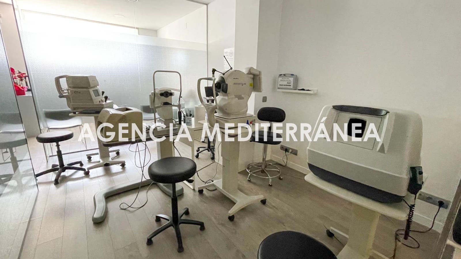 Local Comercial de 13 habitaciones en València ciudad en venta - 580.000 € (Ref: 9142957)