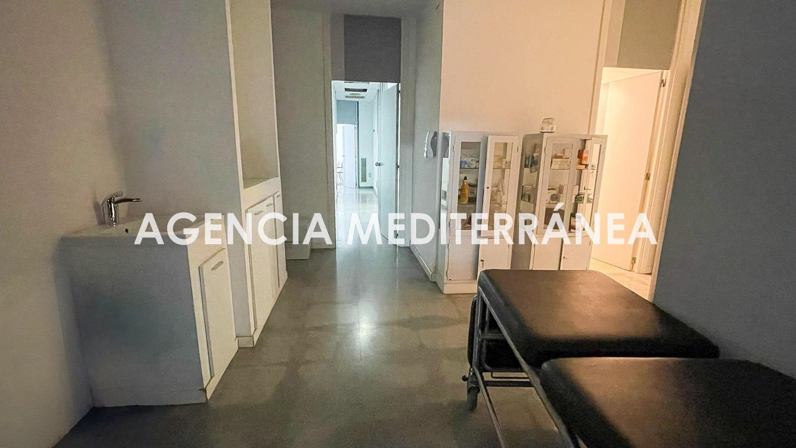Local Comercial de 13 habitaciones en València ciudad en venta - 580.000 € (Ref: 9142957)