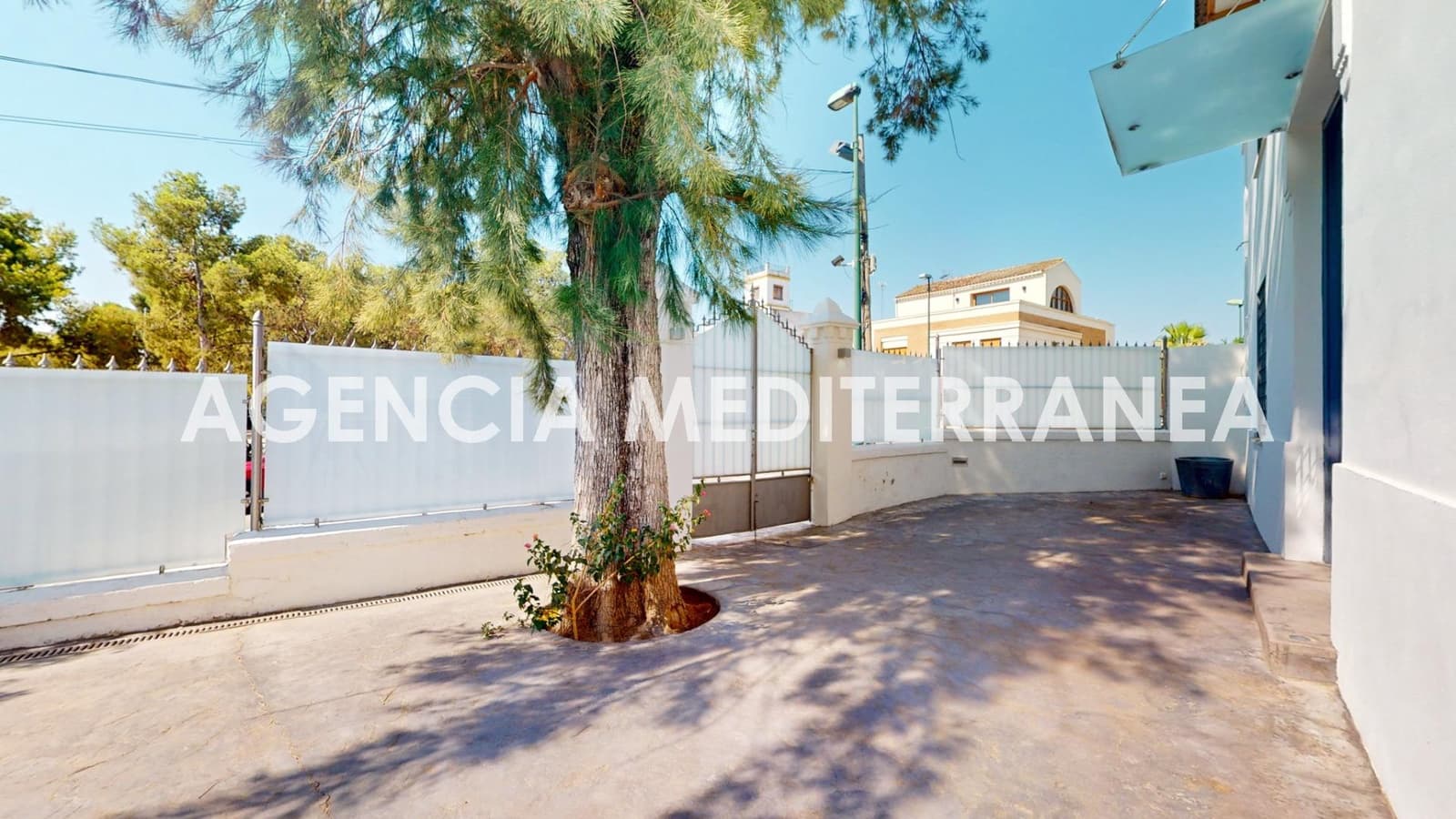 Chalet de 5 habitaciones en Rocafort en venta con piscina garaje - 1.265.000 € (Ref: 9154031)