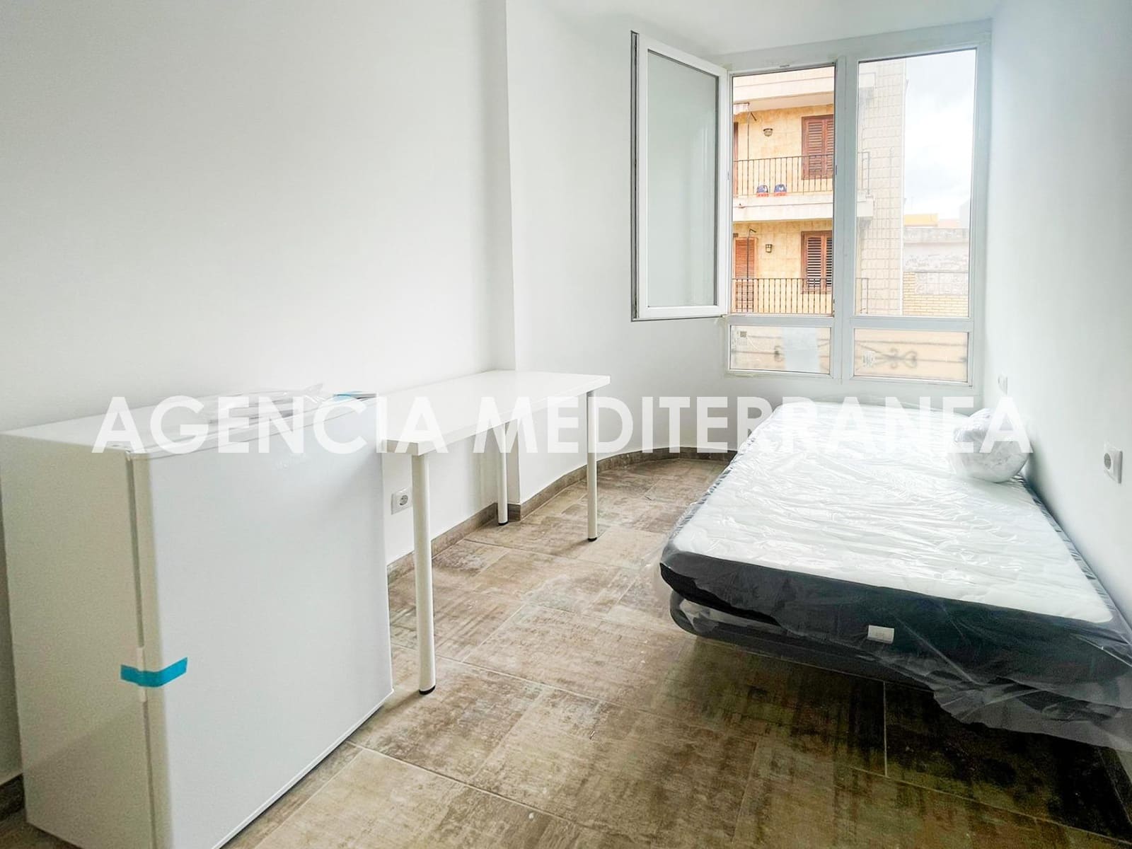 5 soveværelse Lejlighed til leje i Burjassot - € 325 (Ref: 9197805)