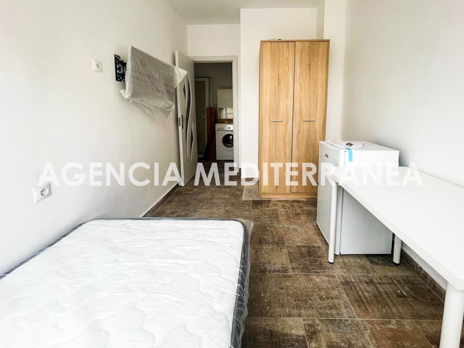 5 soveværelse Lejlighed til leje i Burjassot - € 325 (Ref: 9197805)