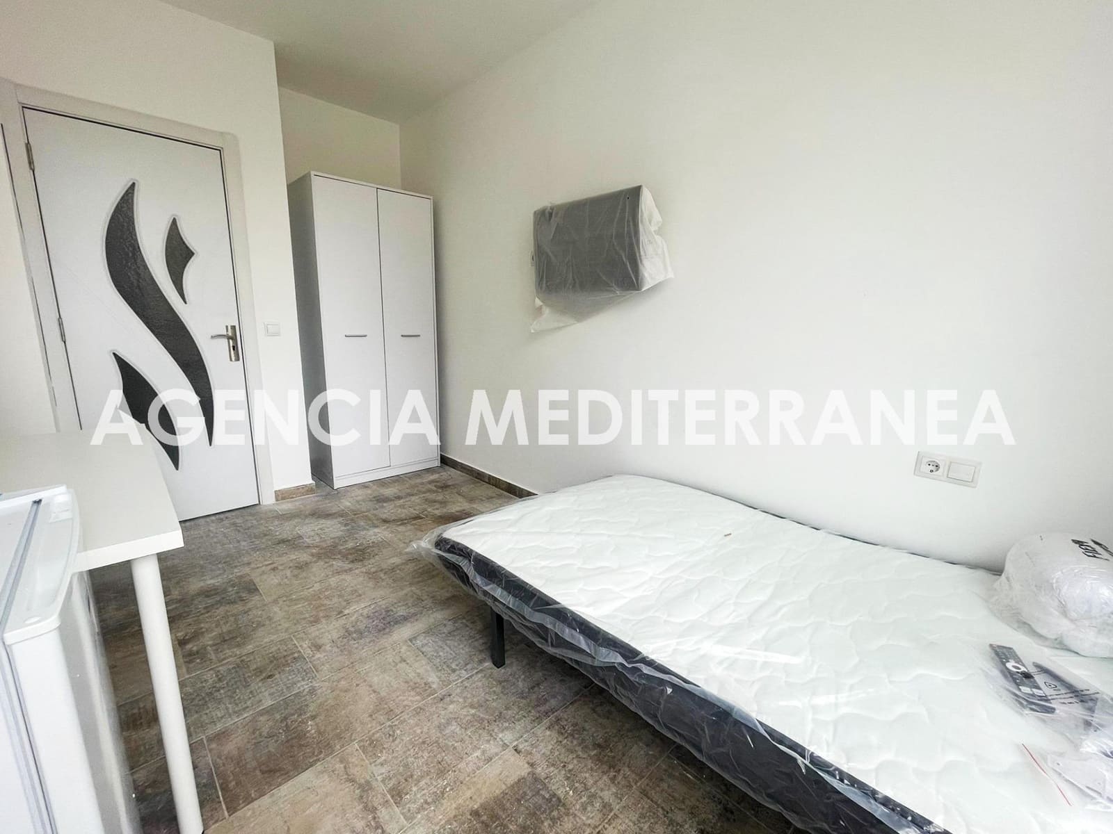 5 soveværelse Lejlighed til leje i Burjassot - € 325 (Ref: 9197805)