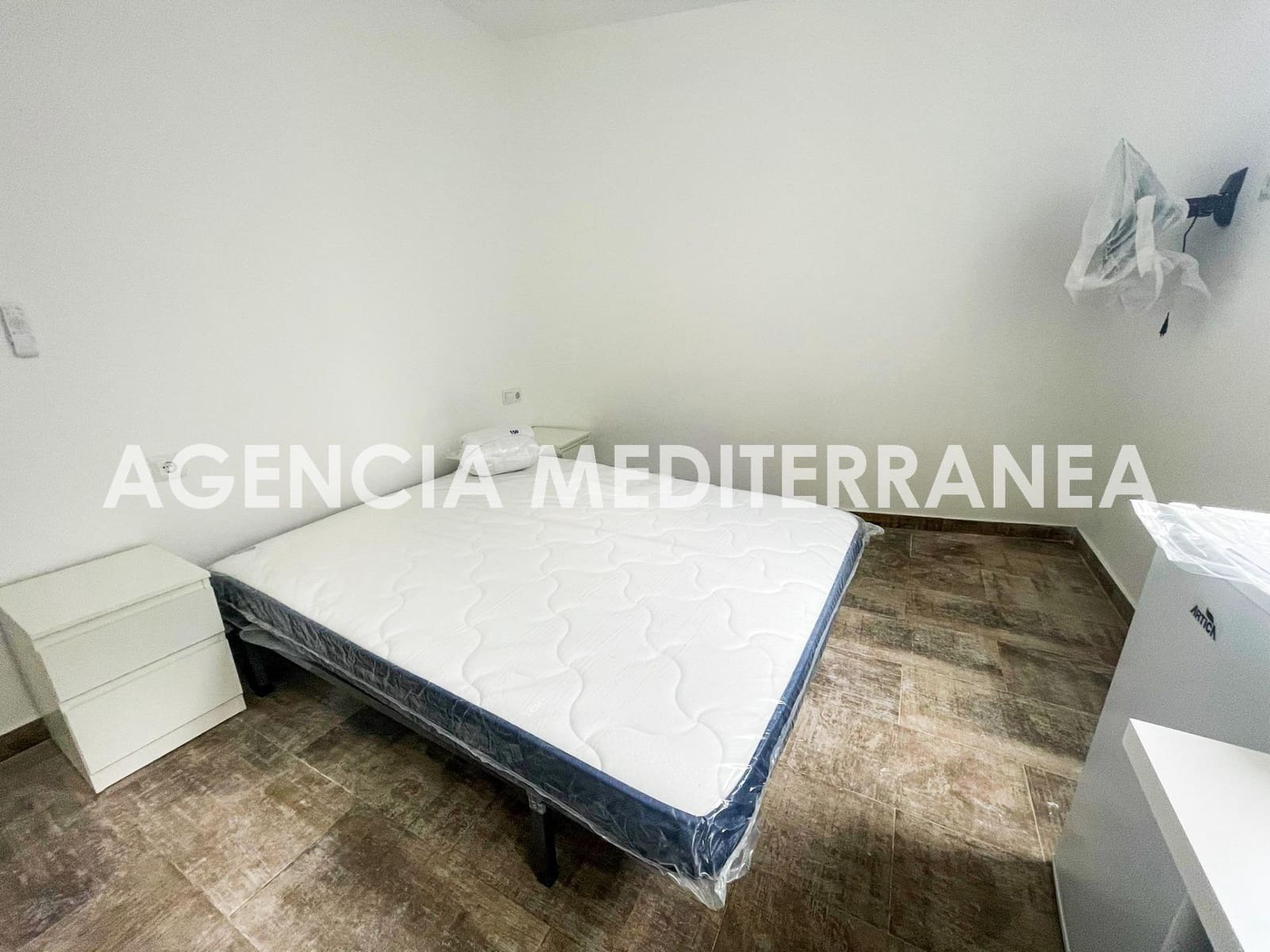 5 soveværelse Lejlighed til leje i Burjassot - € 325 (Ref: 9197805)