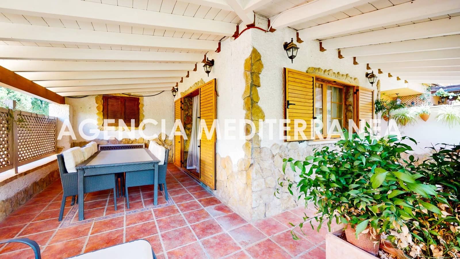 5 soveværelse Semi-Rækkehus til salg i La Canada med swimmingpool garage - € 449.000 (Ref: 9264652)