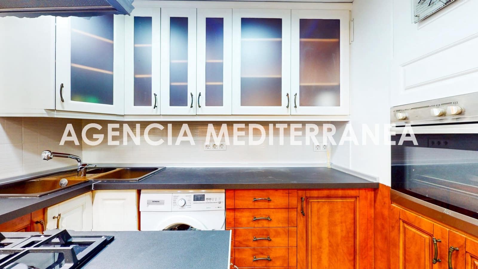 5 soveværelse Semi-Rækkehus til salg i La Canada med swimmingpool garage - € 449.000 (Ref: 9264652)