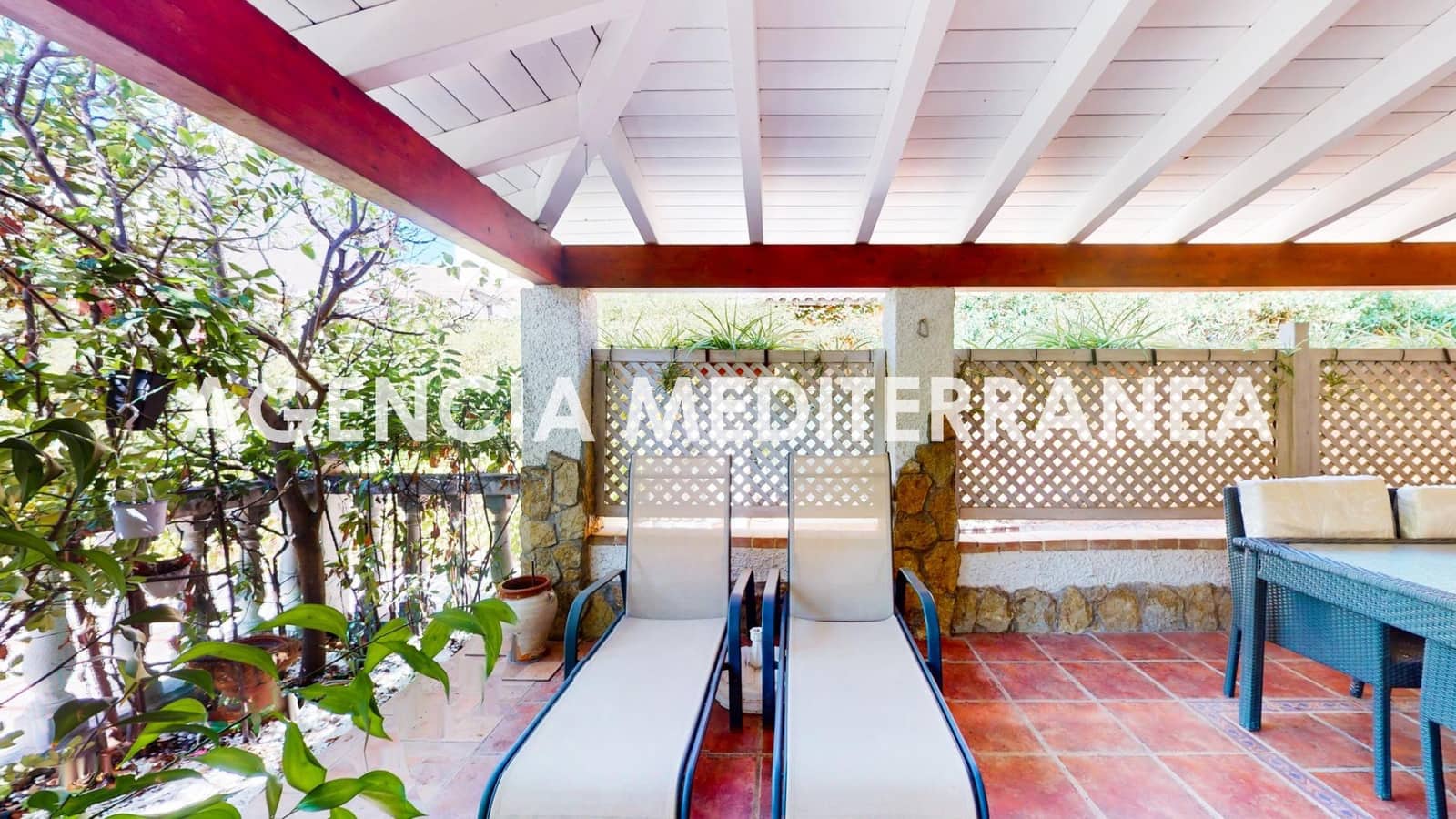 5 soveværelse Semi-Rækkehus til salg i La Canada med swimmingpool garage - € 449.000 (Ref: 9264652)