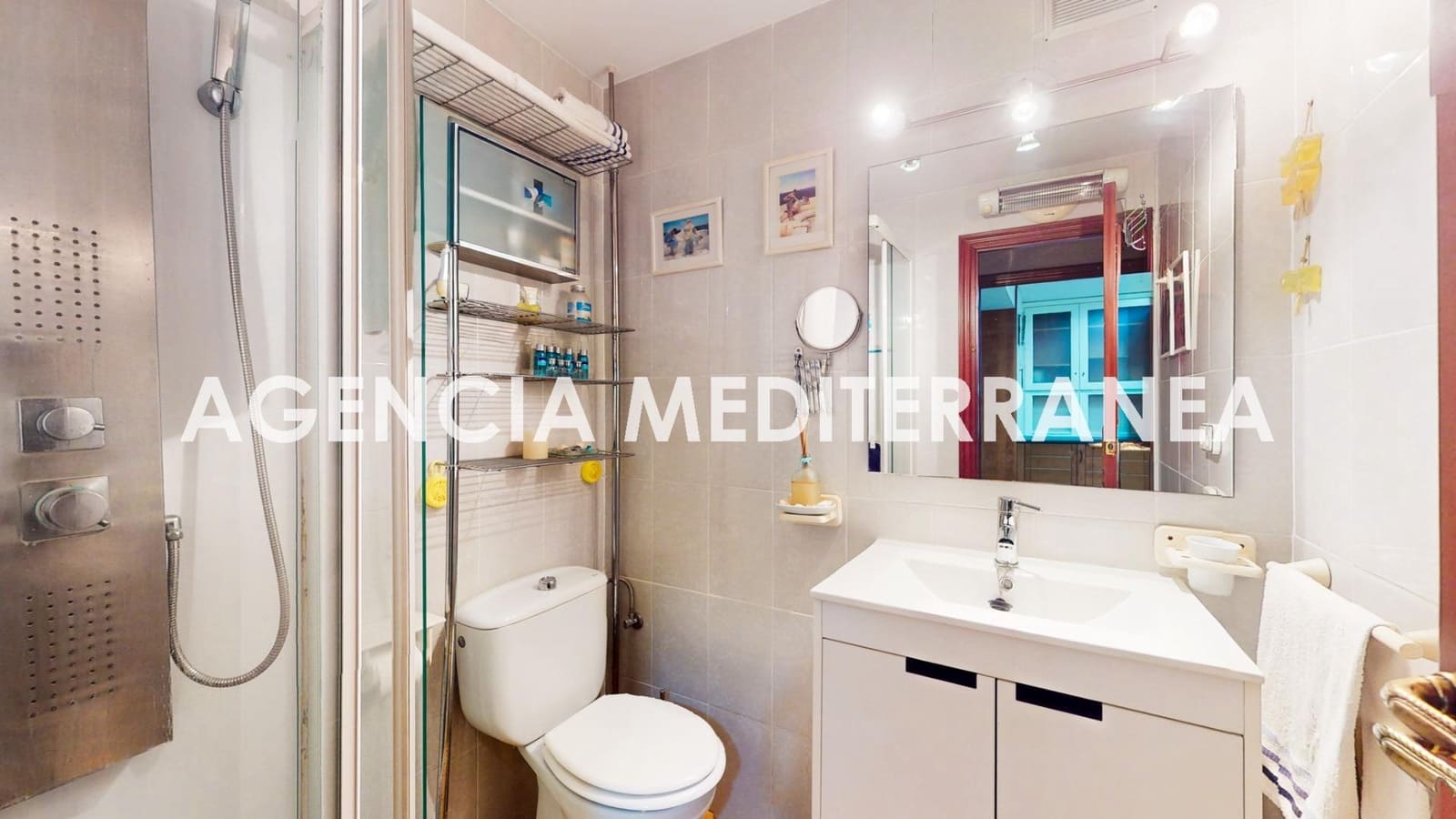 5 soveværelse Semi-Rækkehus til salg i La Canada med swimmingpool garage - € 449.000 (Ref: 9264652)