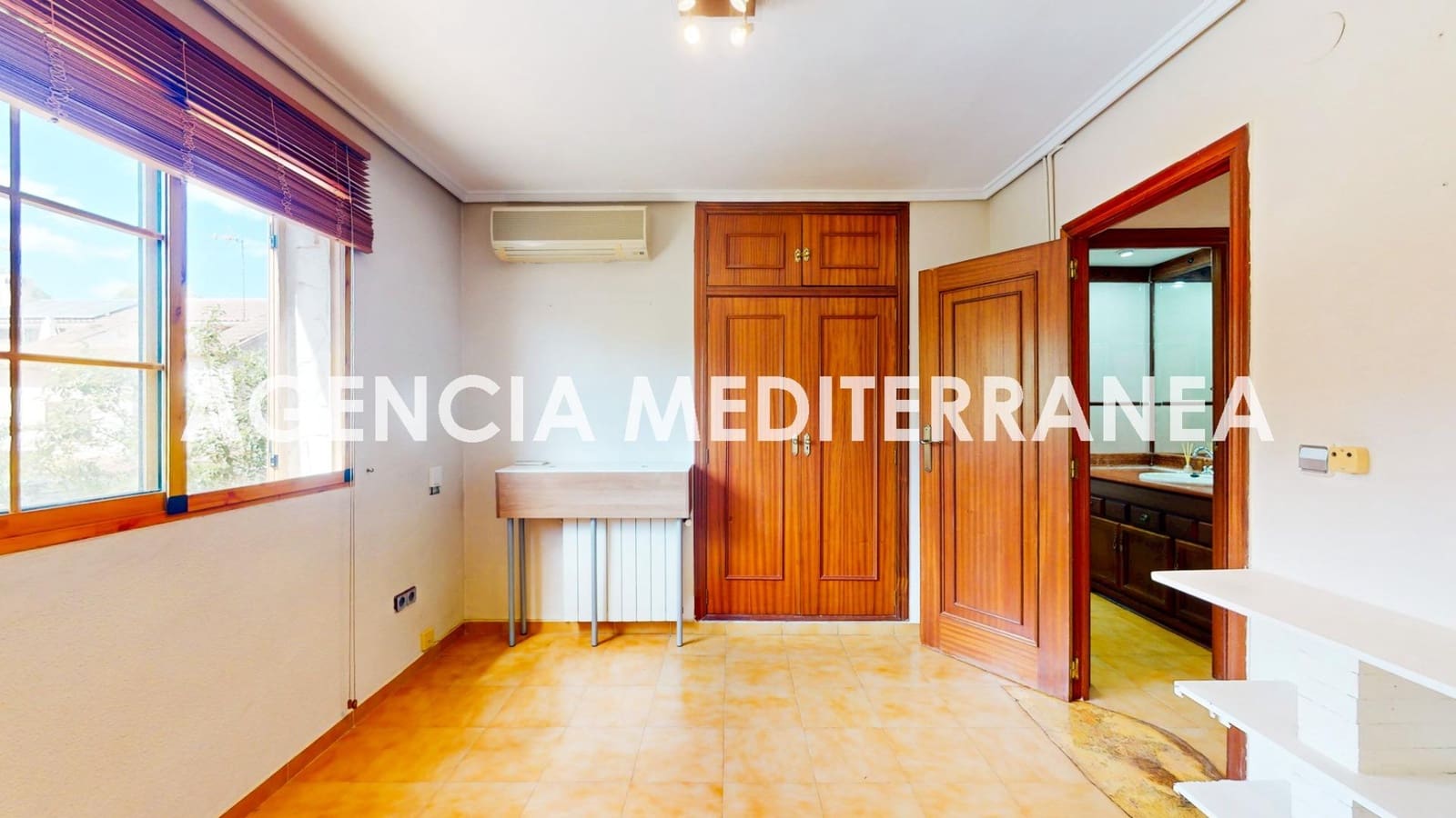 5 soveværelse Semi-Rækkehus til salg i La Canada med swimmingpool garage - € 449.000 (Ref: 9264652)