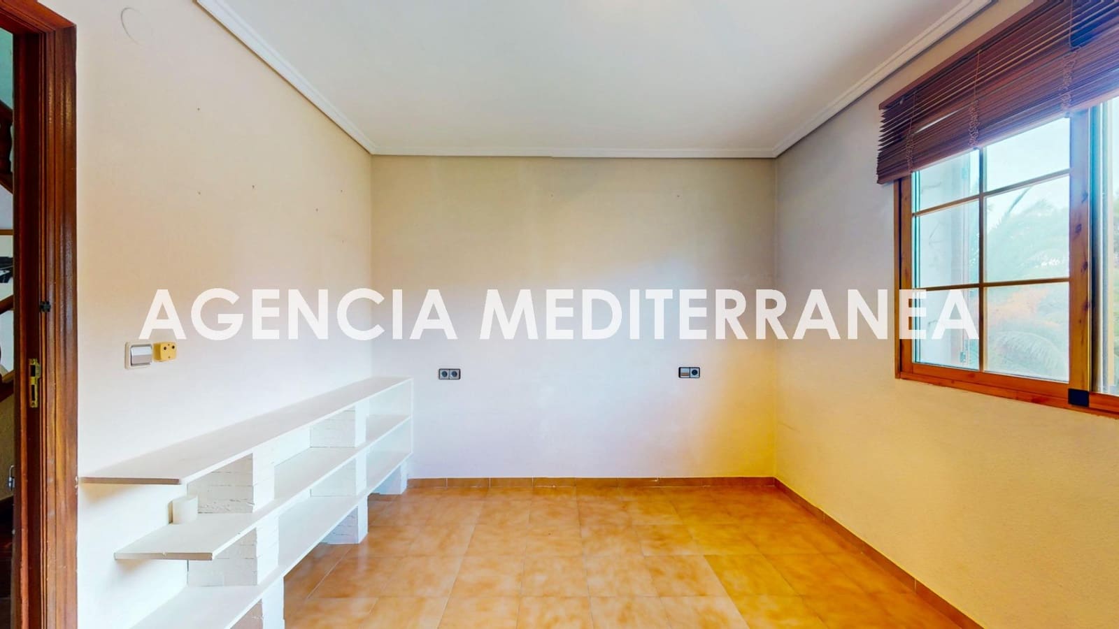 5 soveværelse Semi-Rækkehus til salg i La Canada med swimmingpool garage - € 449.000 (Ref: 9264652)