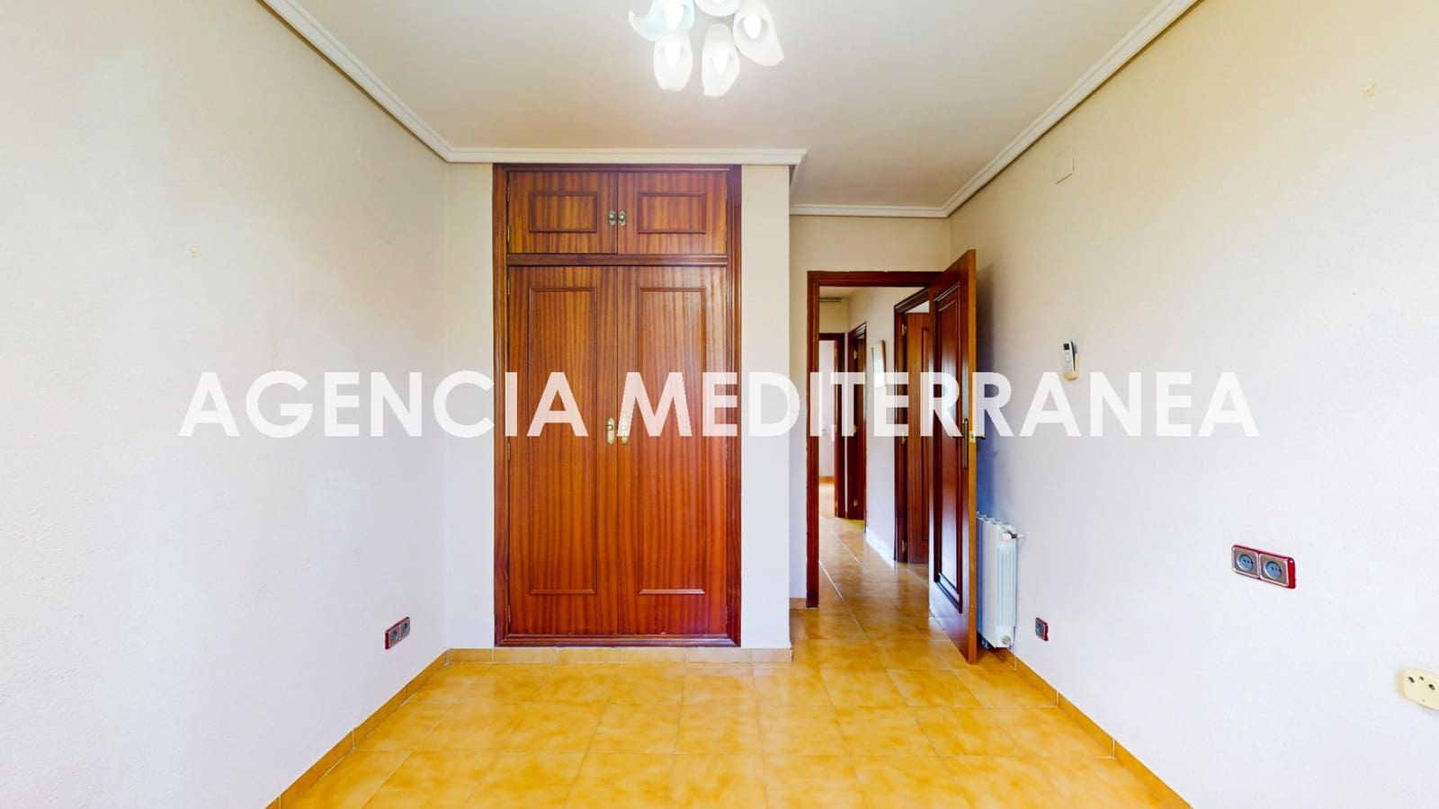 5 soveværelse Semi-Rækkehus til salg i La Canada med swimmingpool garage - € 449.000 (Ref: 9264652)