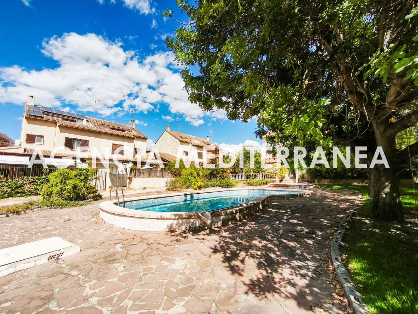 5 soveværelse Semi-Rækkehus til salg i La Canada med swimmingpool garage - € 449.000 (Ref: 9264652)