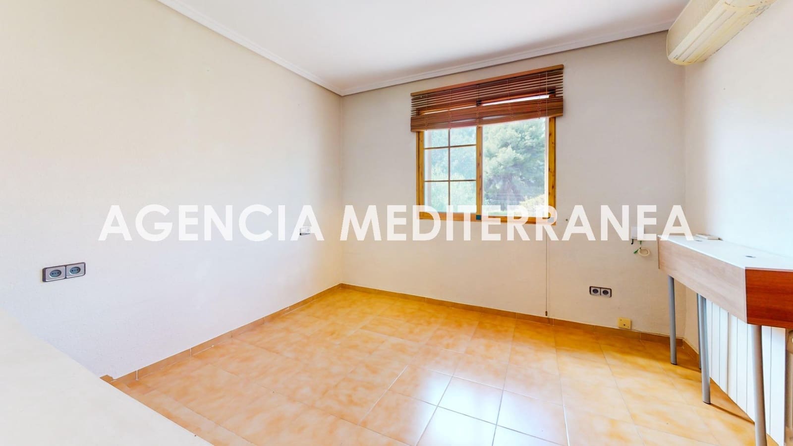 5 slaapkamer Halfvrijstaande villa te koop in La Canada met zwembad garage - € 449.000 (Ref: 9264652)