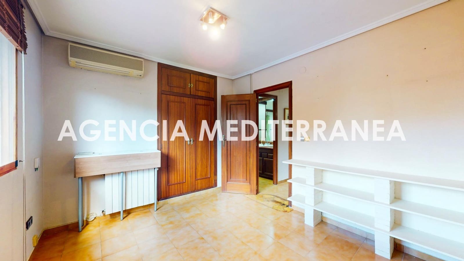 5 slaapkamer Halfvrijstaande villa te koop in La Canada met zwembad garage - € 449.000 (Ref: 9264652)