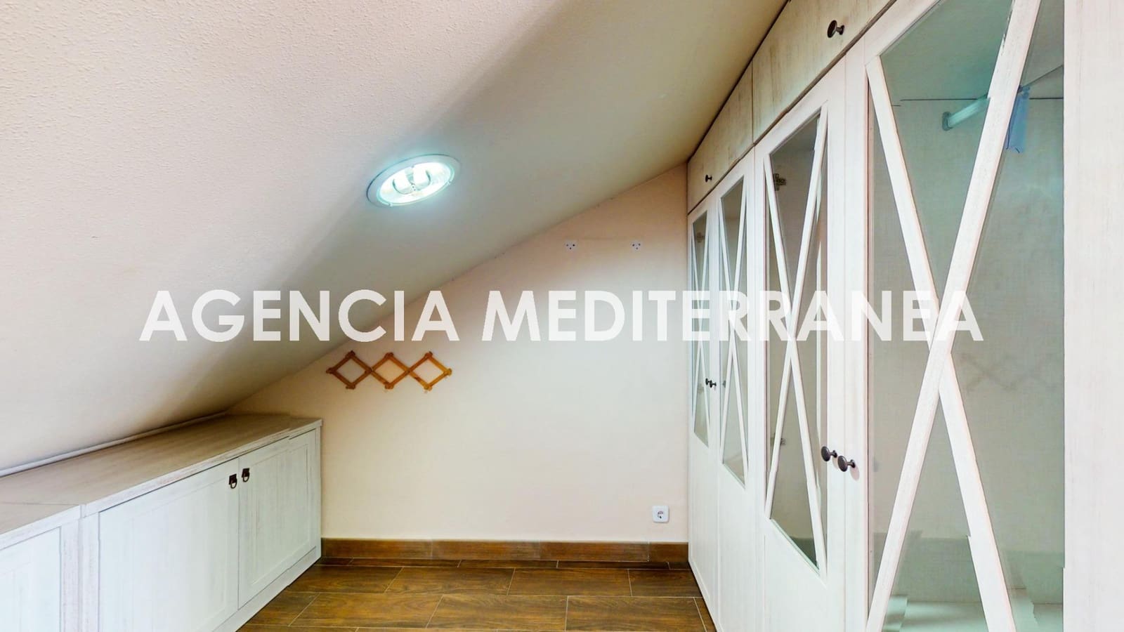 5 slaapkamer Halfvrijstaande villa te koop in La Canada met zwembad garage - € 449.000 (Ref: 9264652)