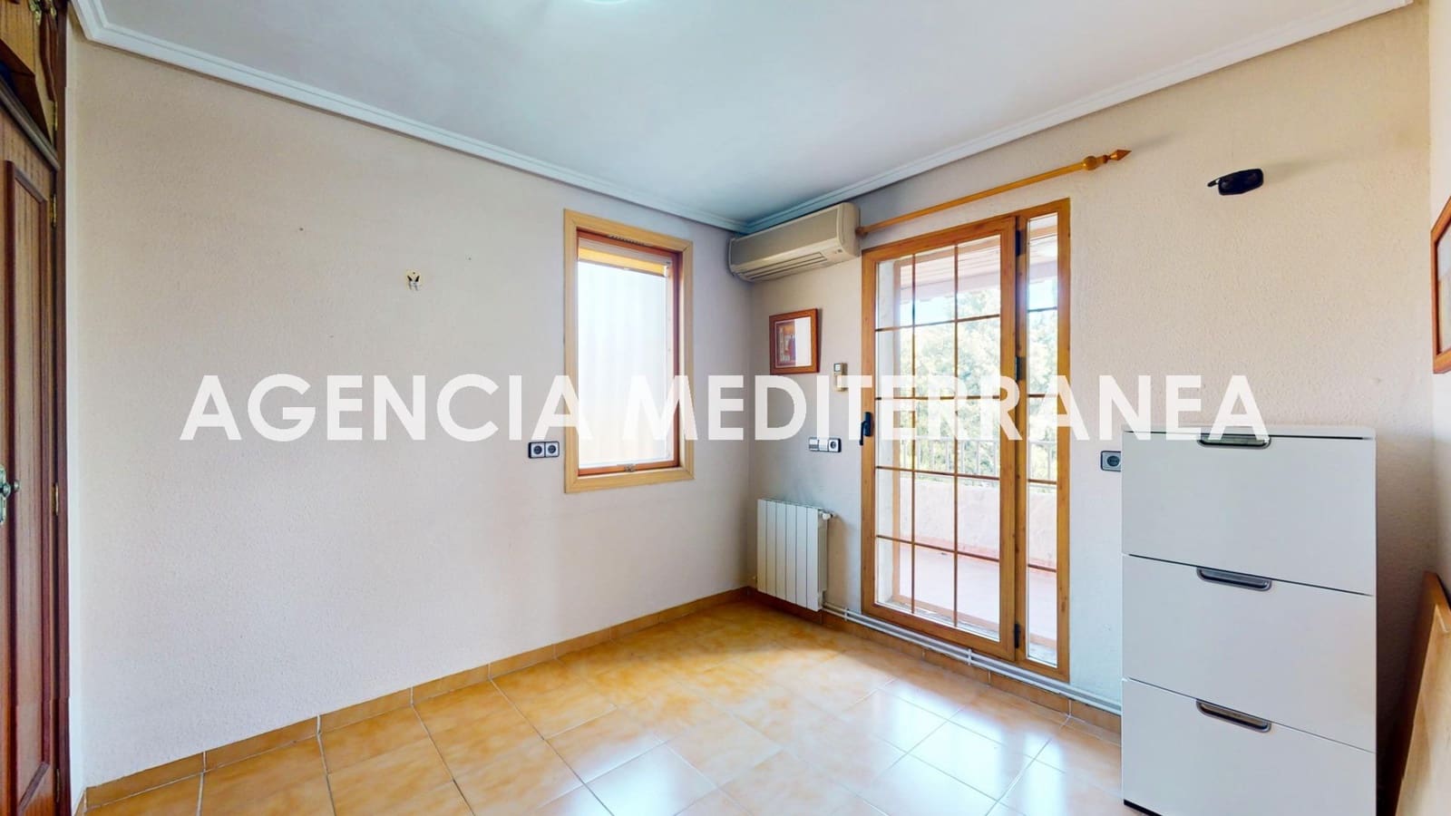 5 slaapkamer Halfvrijstaande villa te koop in La Canada met zwembad garage - € 449.000 (Ref: 9264652)