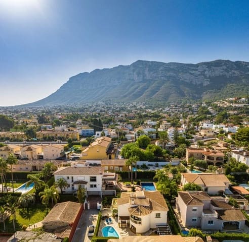 4 sypialnia Willa na sprzedaż w Centro Urbano, Dénia z basenem garażem - 550 000 € (Ref: 9285301)