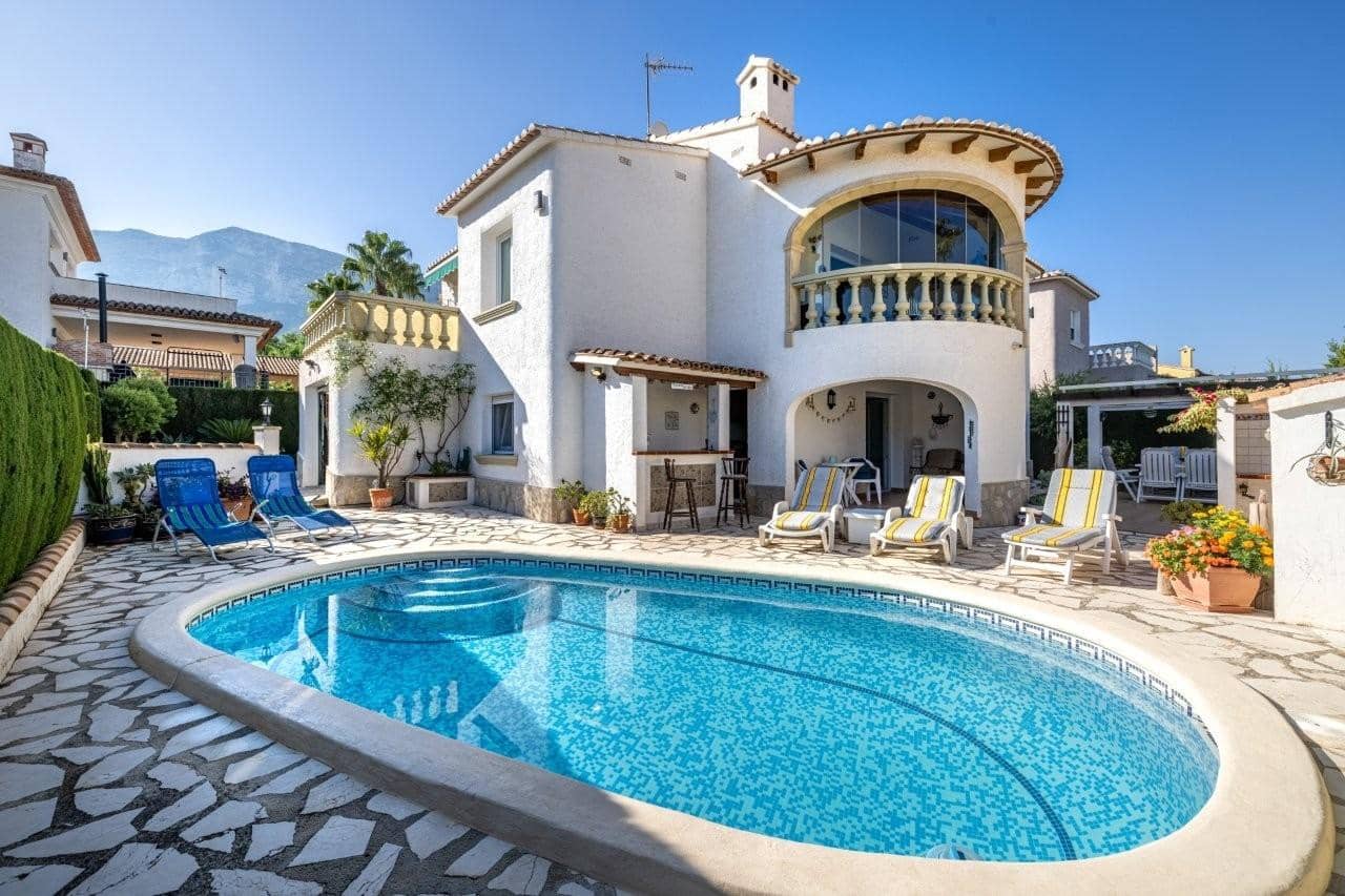 4 soveværelse Villa til salg i Denia med swimmingpool garage - € 550.000 (Ref: 9285301)