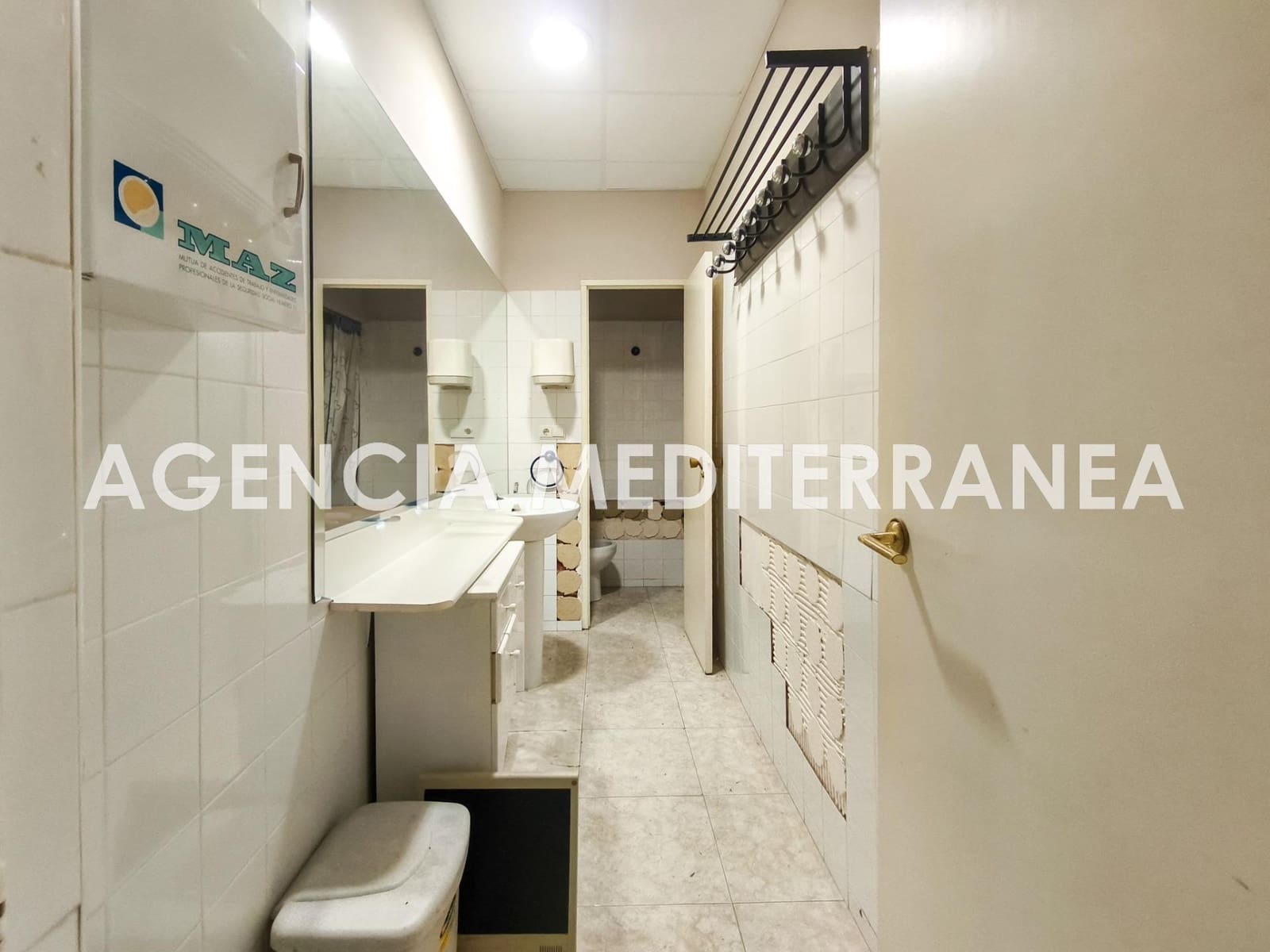 Commercial for sale in Valencia city - € 118,000 (Ref: 9303620)