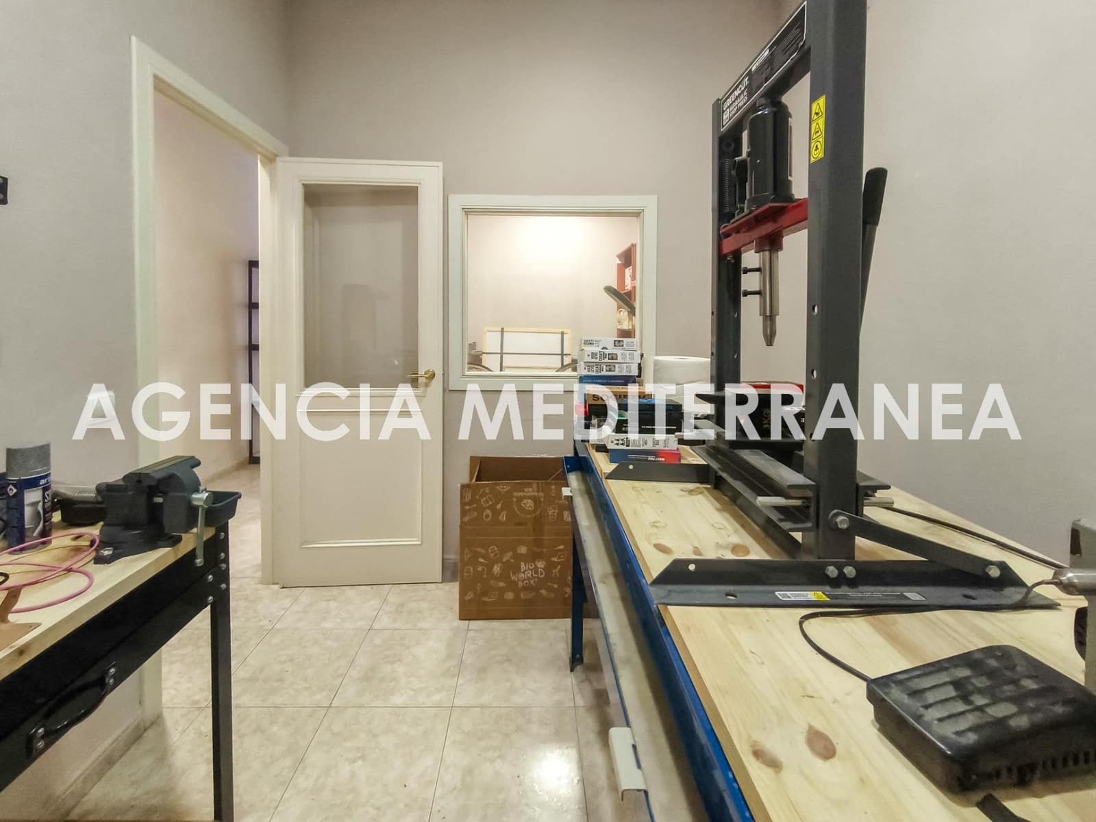 Commercieel te koop in Valencia stad - € 118.000 (Ref: 9303620)
