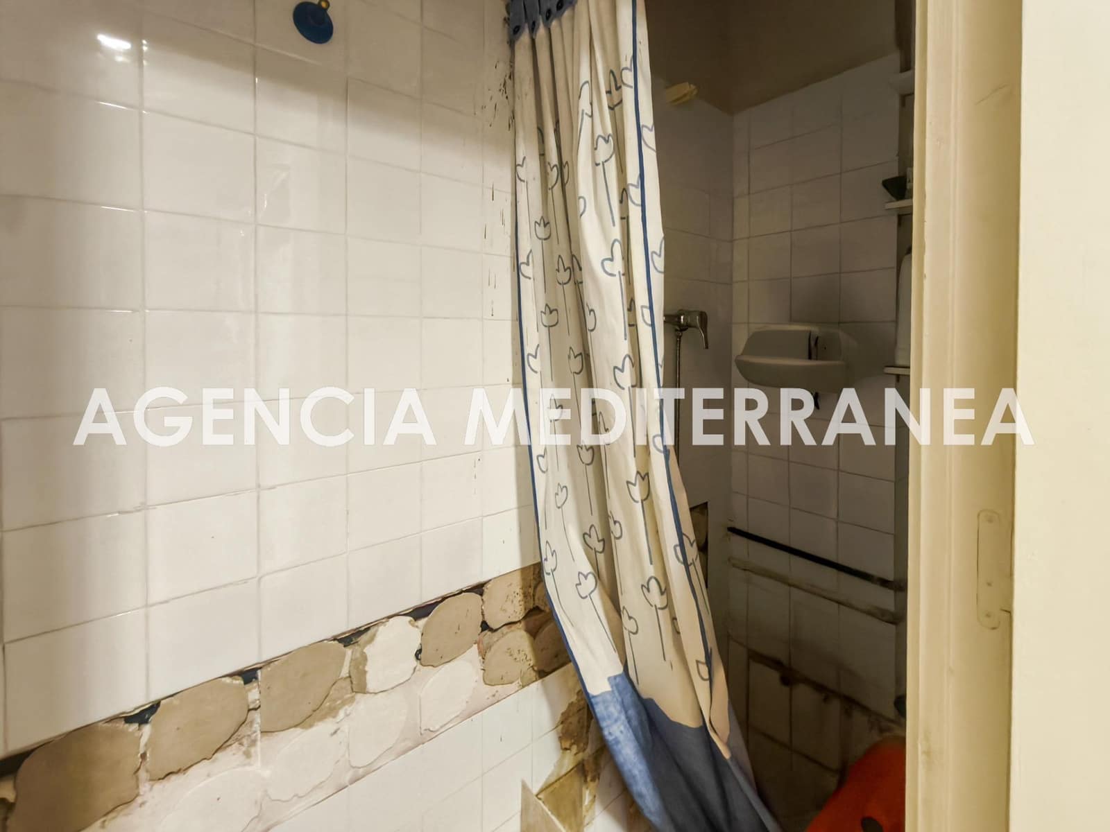 Erhverv til salg i Valencia by - € 118.000 (Ref: 9303620)