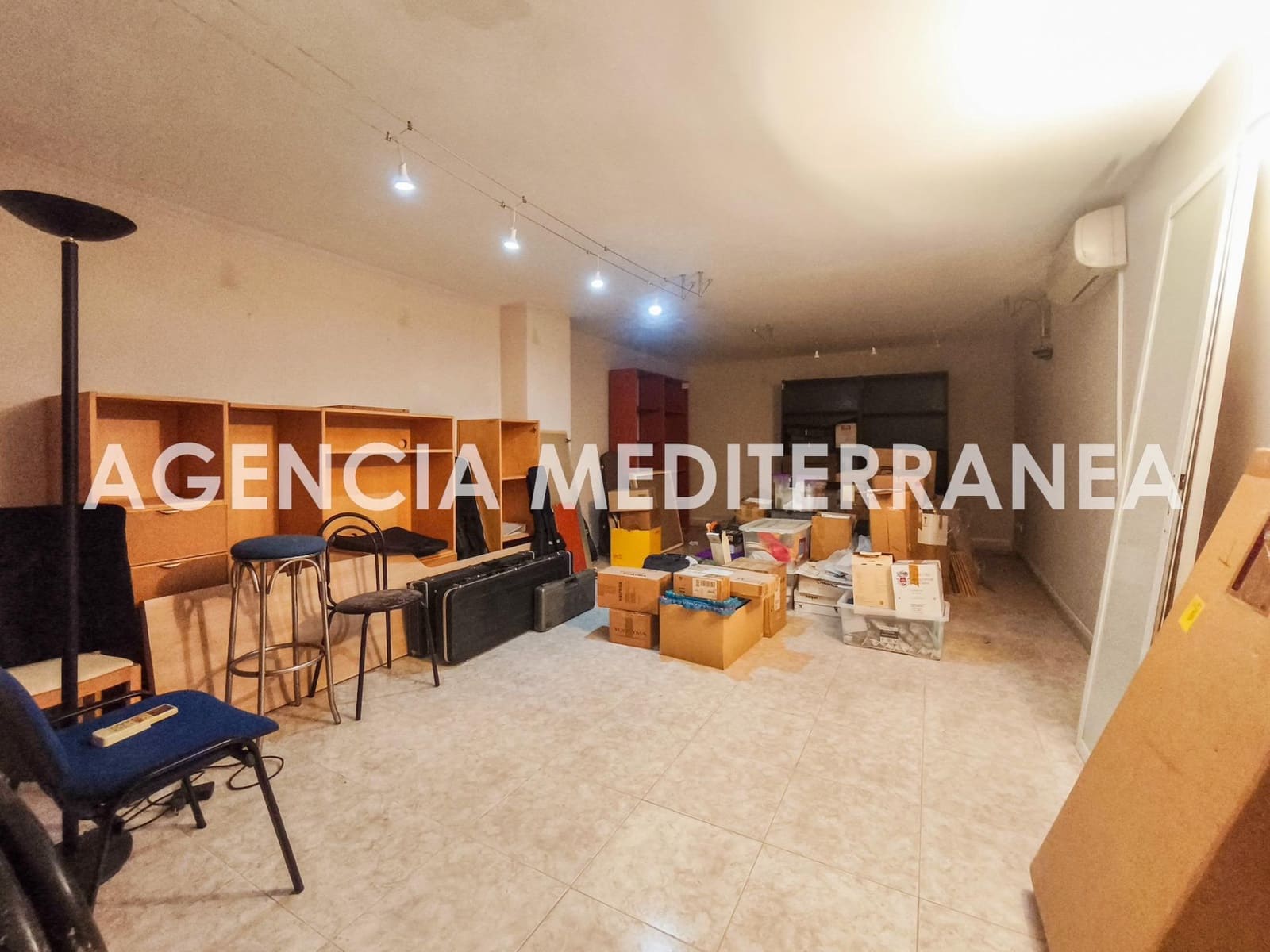 Erhverv til salg i Valencia by - € 118.000 (Ref: 9303620)