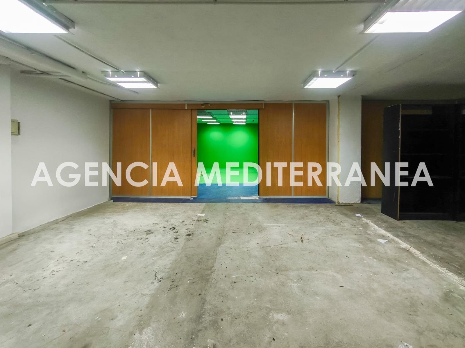 Commercial for sale in Valencia city - € 118,000 (Ref: 9303620)