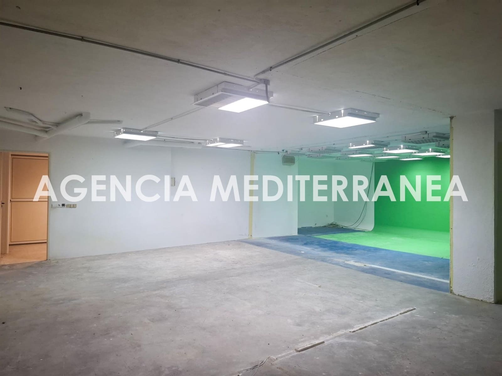 Erhverv til salg i Valencia by - € 118.000 (Ref: 9303620)