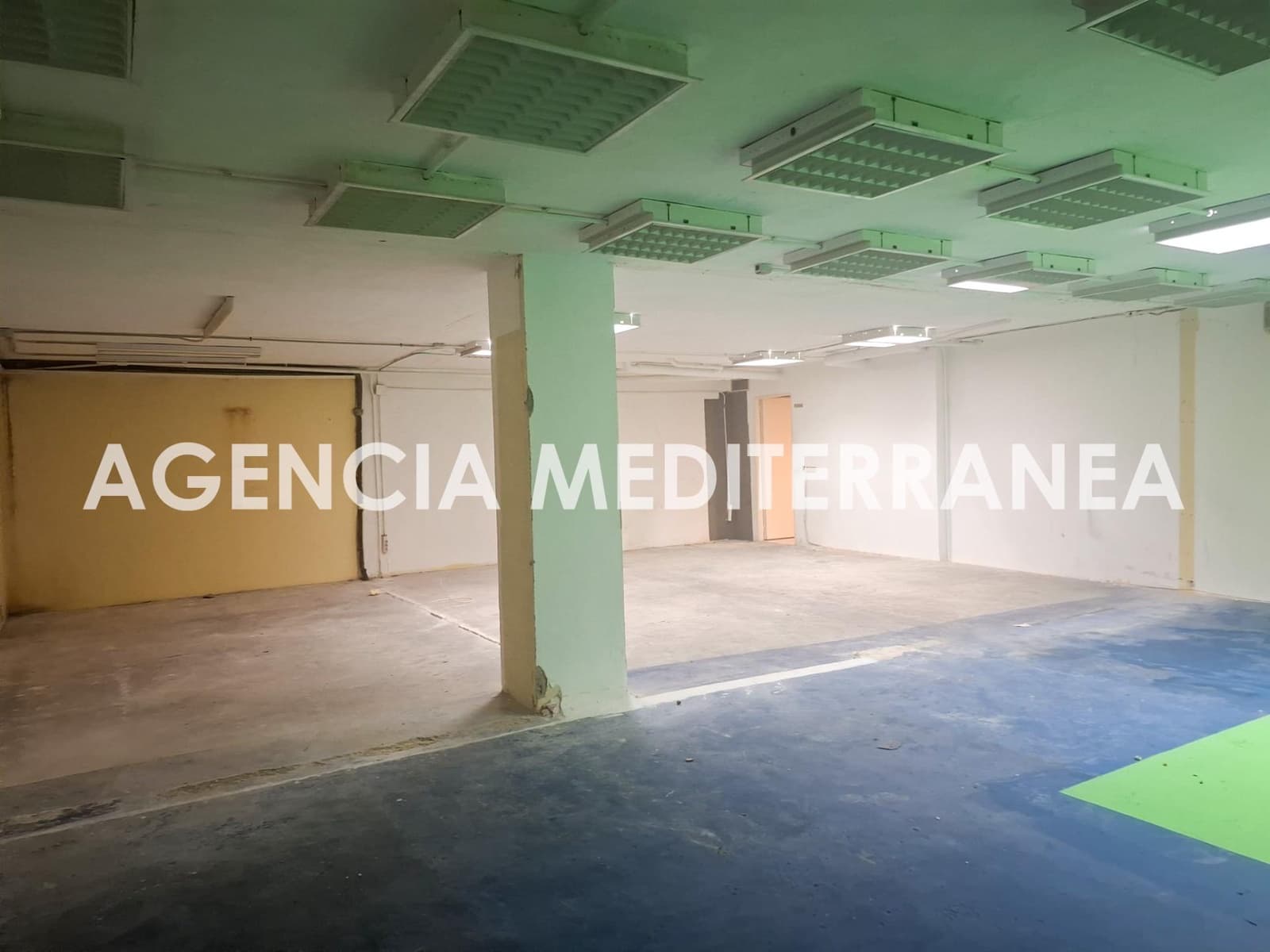 Erhverv til salg i Valencia by - € 118.000 (Ref: 9303620)