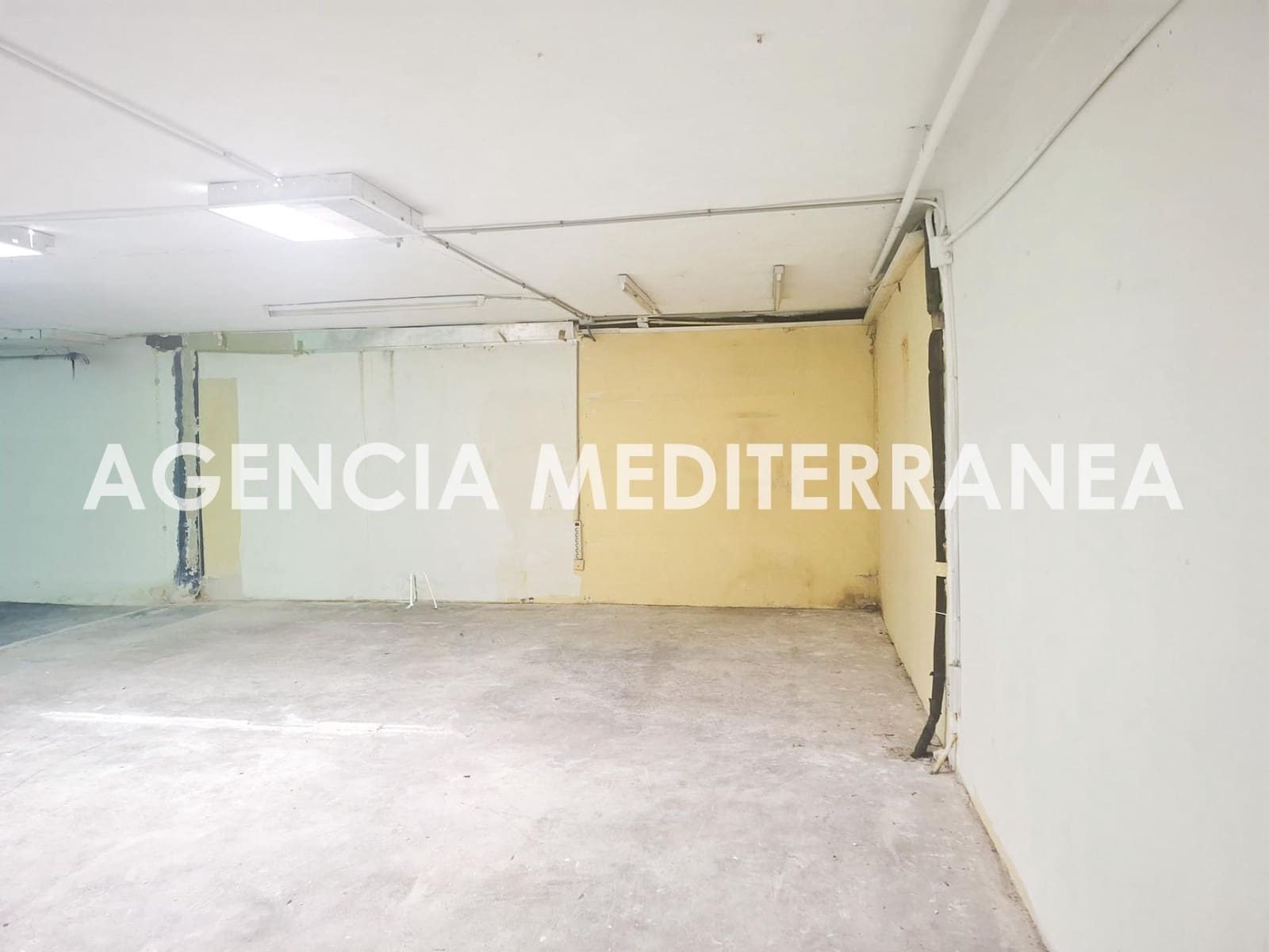 Erhverv til salg i Valencia by - € 118.000 (Ref: 9303620)