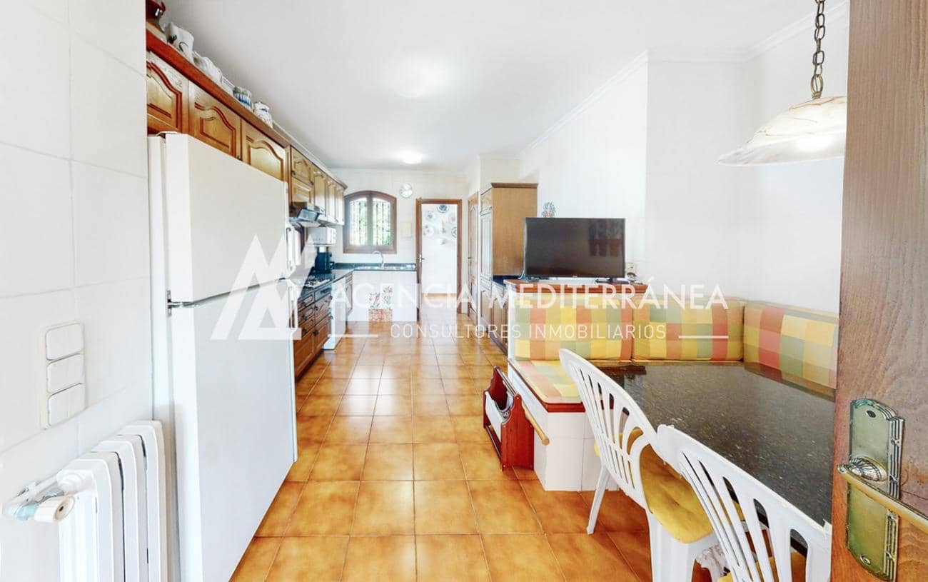 4 bedroom Villa for sale in La Canada with pool garage - € 699,000 (Ref: 9310964)