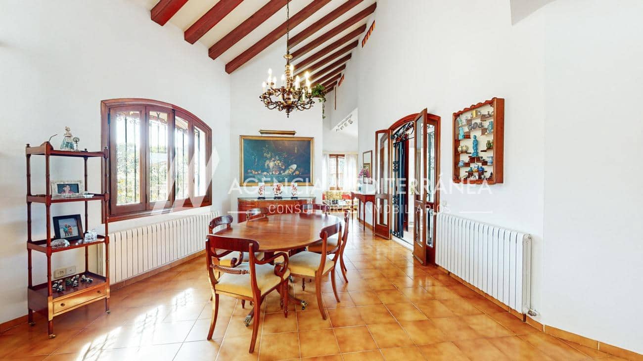 4 bedroom Villa for sale in La Canada with pool garage - € 699,000 (Ref: 9310964)