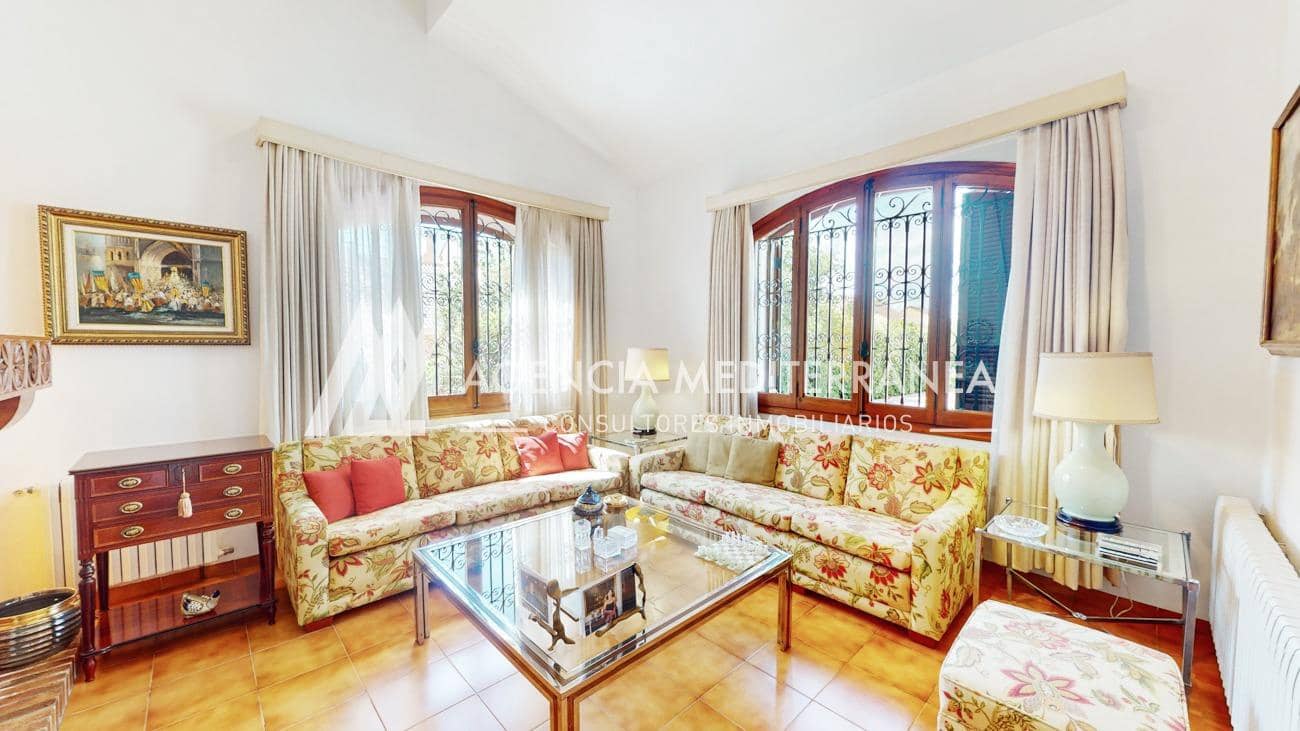 4 bedroom Villa for sale in La Canada with pool garage - € 699,000 (Ref: 9310964)